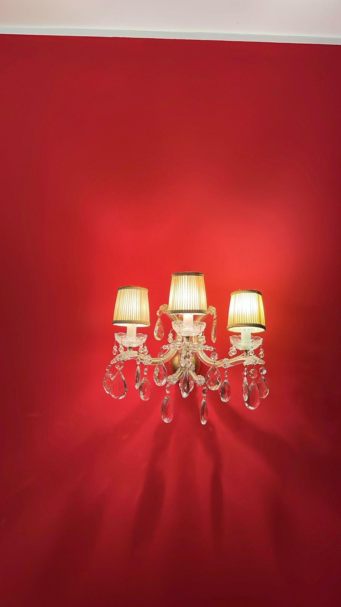 Faceted Pair Of Italian Crystal Appliques Maria Teresa Style Three Lights 20th Century For Sale
