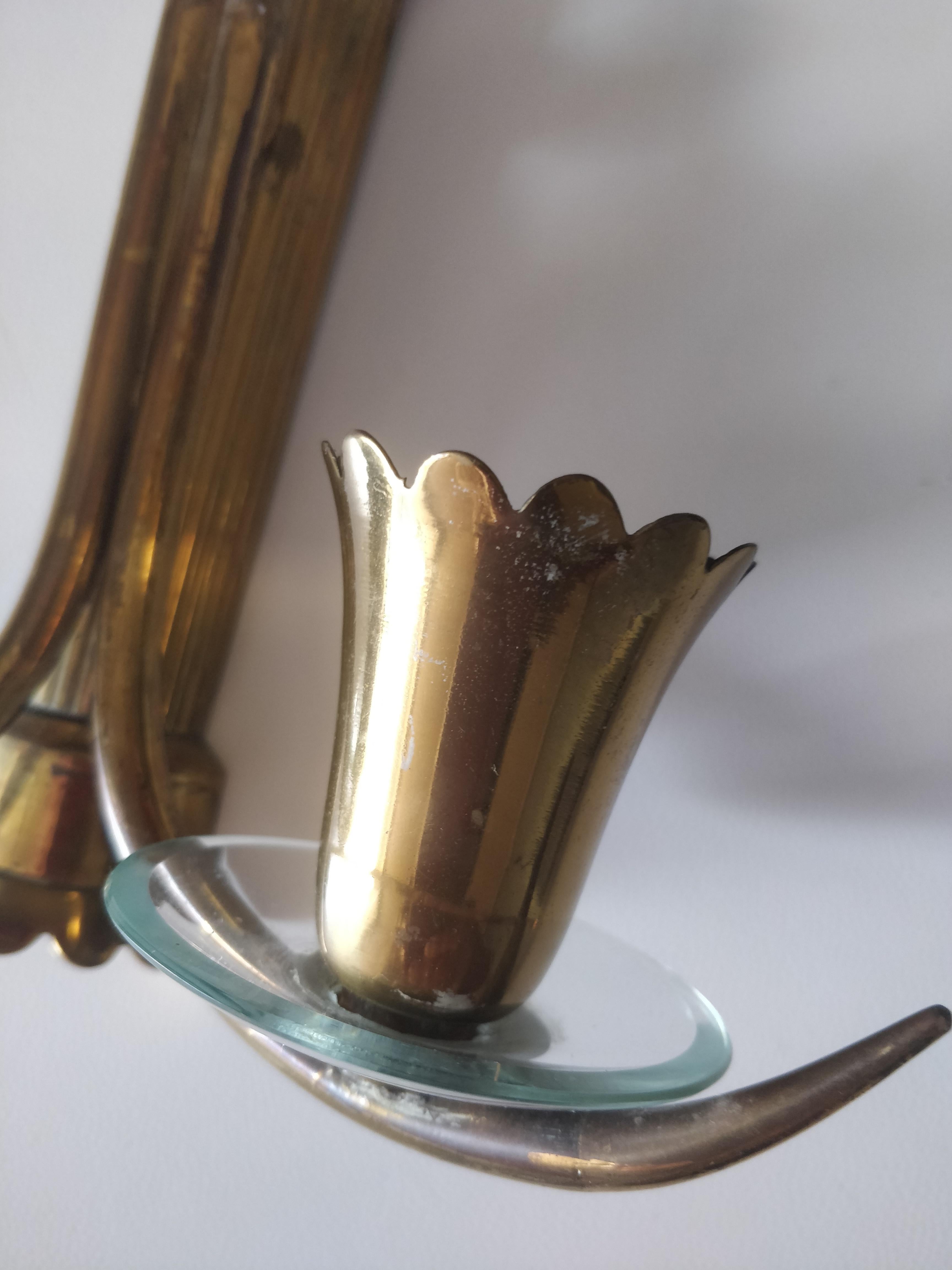 Mid-20th Century Paire d'appliques murales en laiton avec verre biseauté Italie en vente