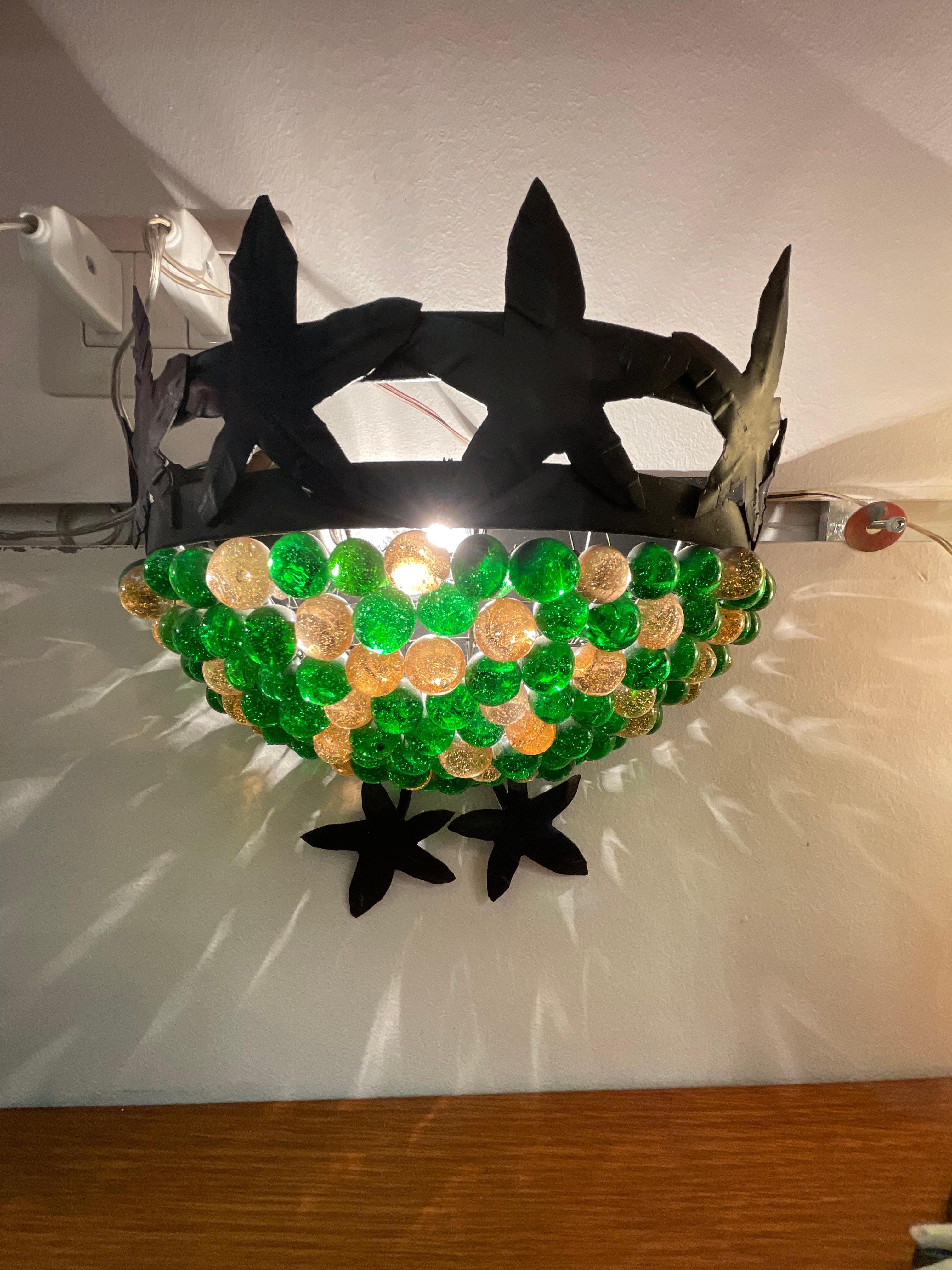 Mid-20th Century Coppia di appliques in vetro di murano e ferro battuto in vendita