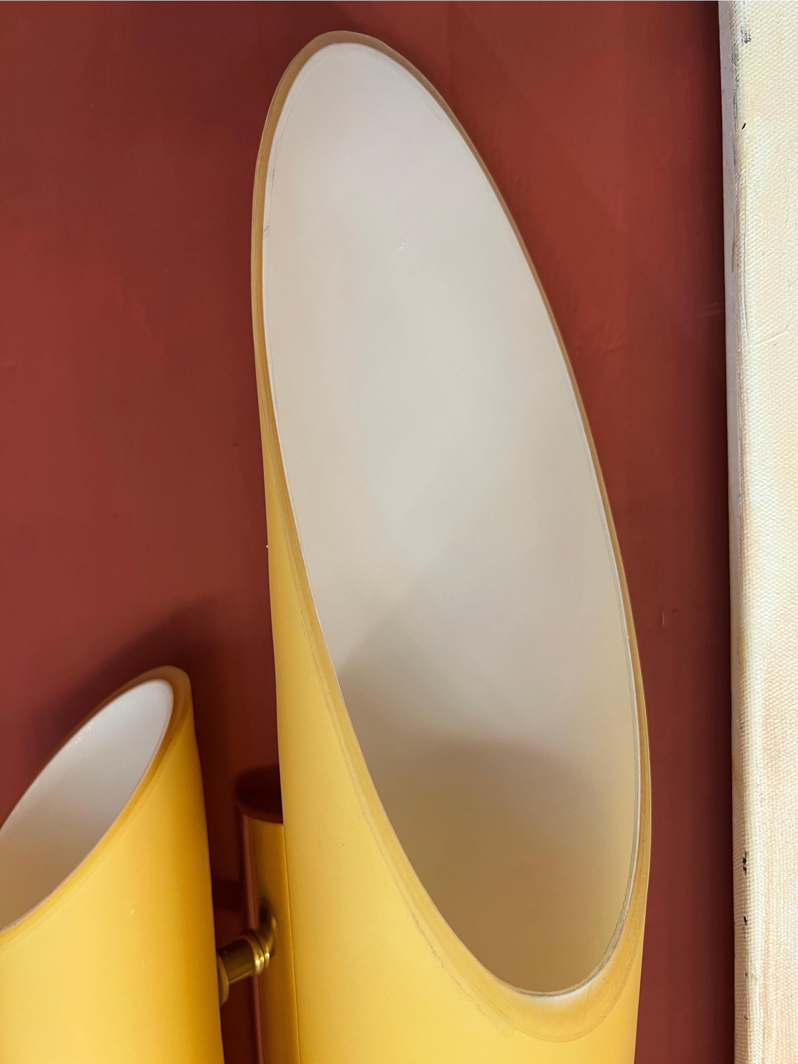 Coppia di appliques in vetro di Murano incamiciato-Farbe Creme, 1950er Jahre im Angebot 2