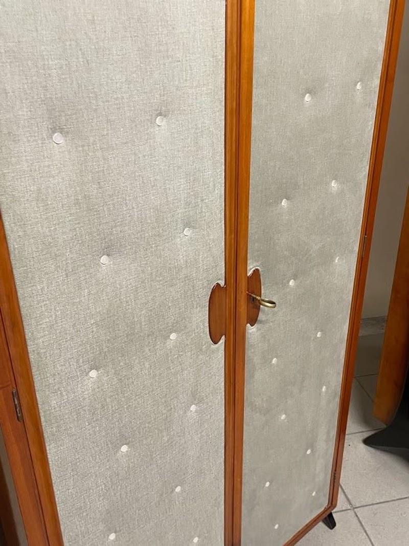 Coppia di armadi anni '40 in legno di pero e ante in tessuto in vendita 4