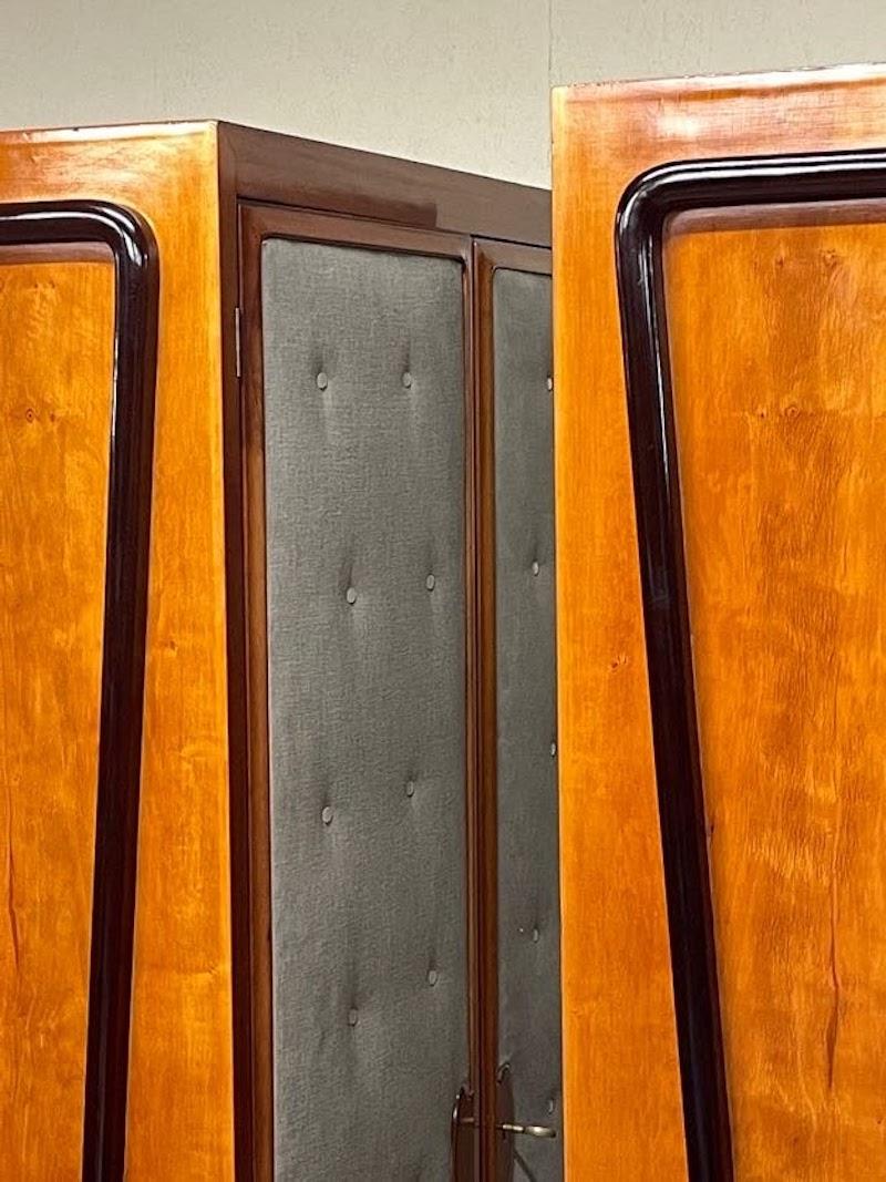 Coppia di armadi anni '40 in legno di pero e ante in tessuto in vendita 9