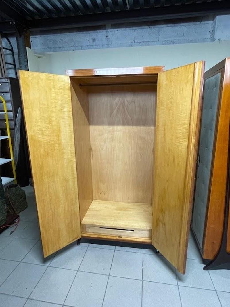Coppia di armadi anni '40 in legno di pero e ante in tessuto in vendita 11