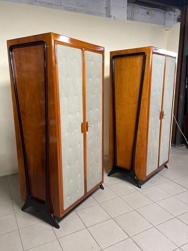 Coppia di armadi anni '40 in legno di pero e ante in tessuto in vendita 2