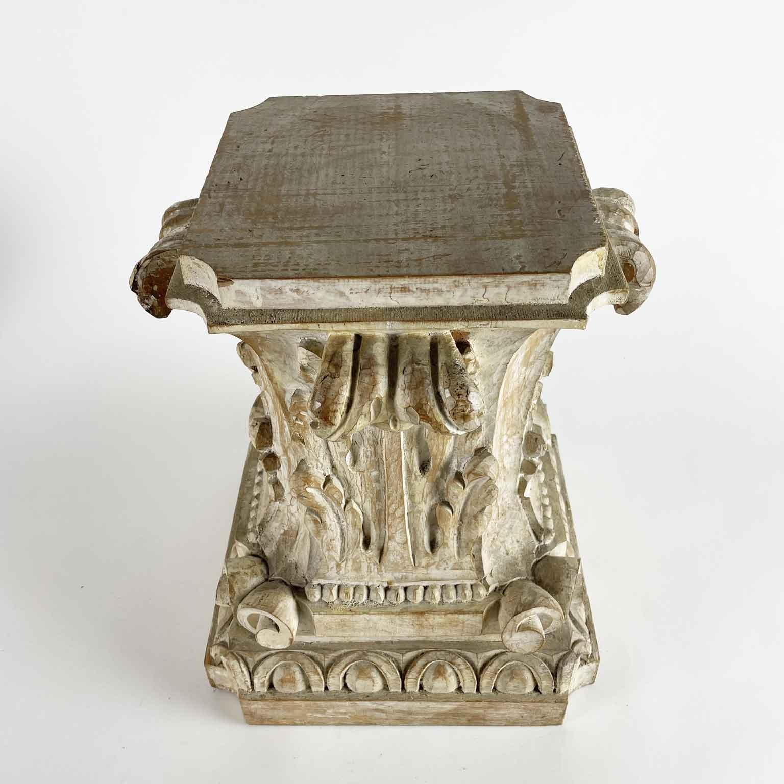 European Coppia di Basi Per Tavolini Capitelli Intagliati a Foglia di Acanto Firenze 1900 en vente