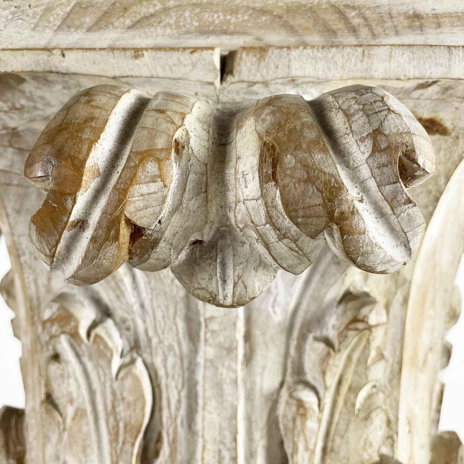 Bois de feuillus Coppia di Basi Per Tavolini Capitelli Intagliati a Foglia di Acanto Firenze 1900 en vente