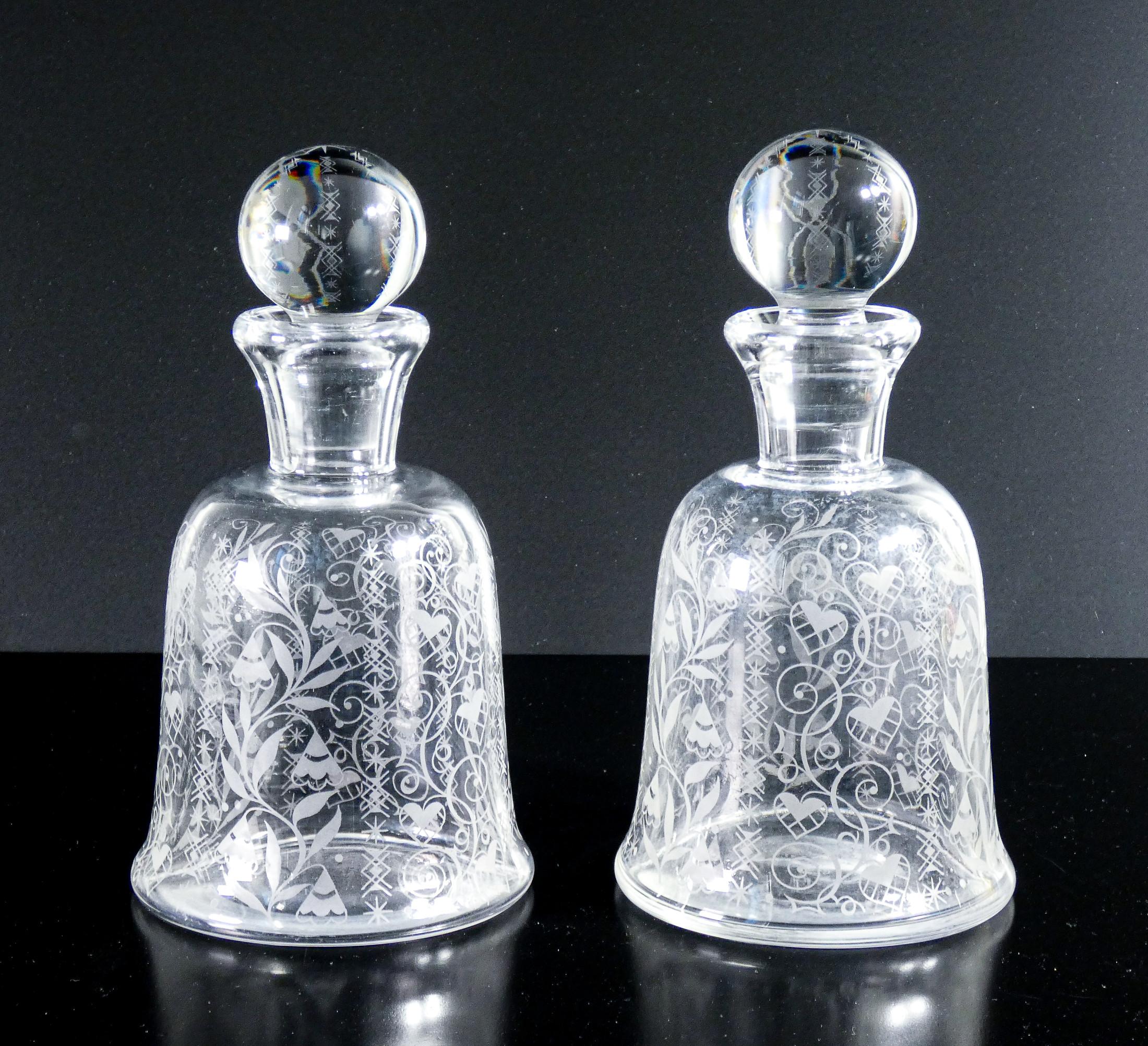 Pair of bottles
crystal BACCARAT,
i was dying Argentina.

ORIGIN
France

PERIOD
1940s

MARK
Baccarat
France

MODEL
Bottles decorated with
the reason Argentina

MATERIALS
Crystal

DIMENSIONS
H 24 cm
Ø 13 cm

CONDITIONS
The pieces are in excellent