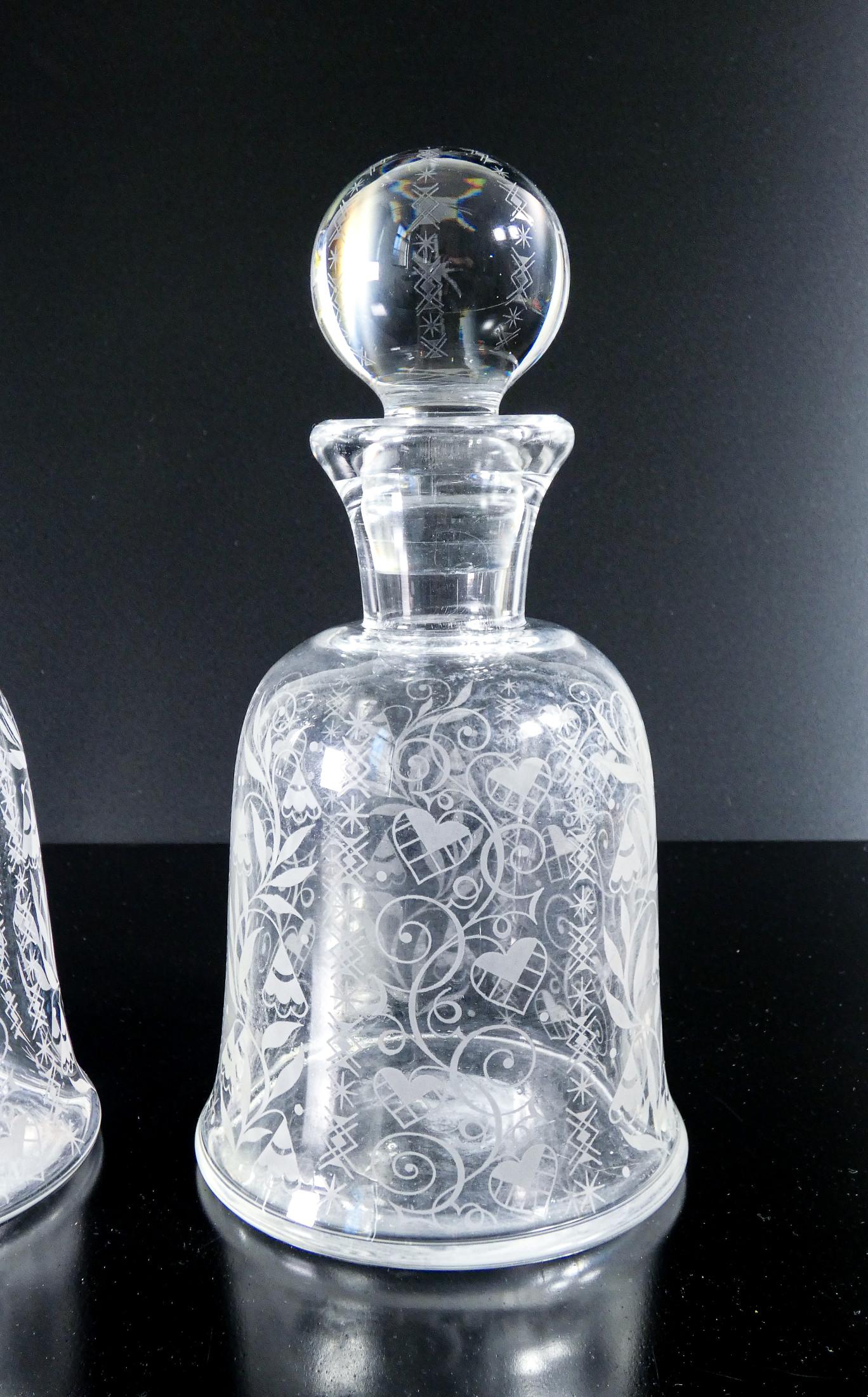 French Pair of BACCARAT crystal bottles, morivo Argentina. France, 1940s For Sale