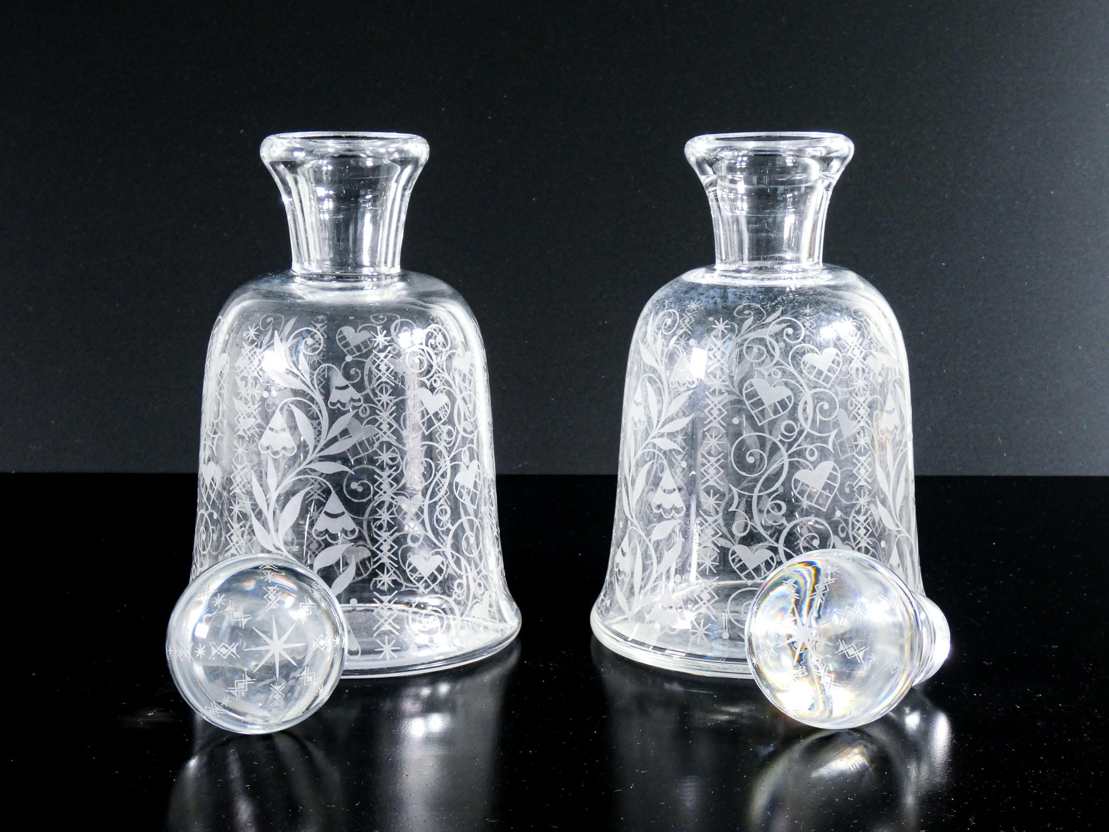 Mid-20th Century Pair of BACCARAT crystal bottles, morivo Argentina. France, 1940s For Sale