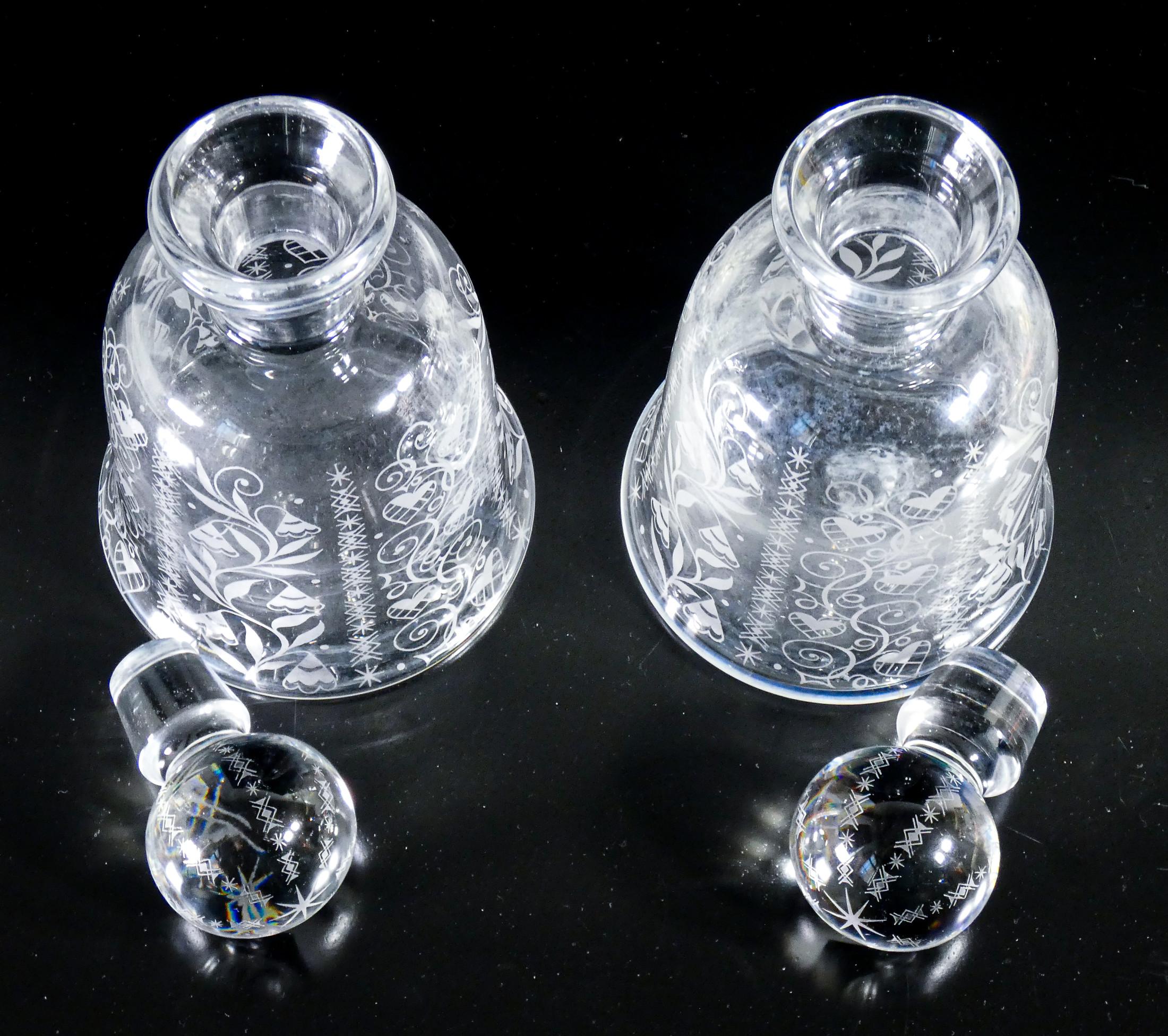Crystal Pair of BACCARAT crystal bottles, morivo Argentina. France, 1940s For Sale