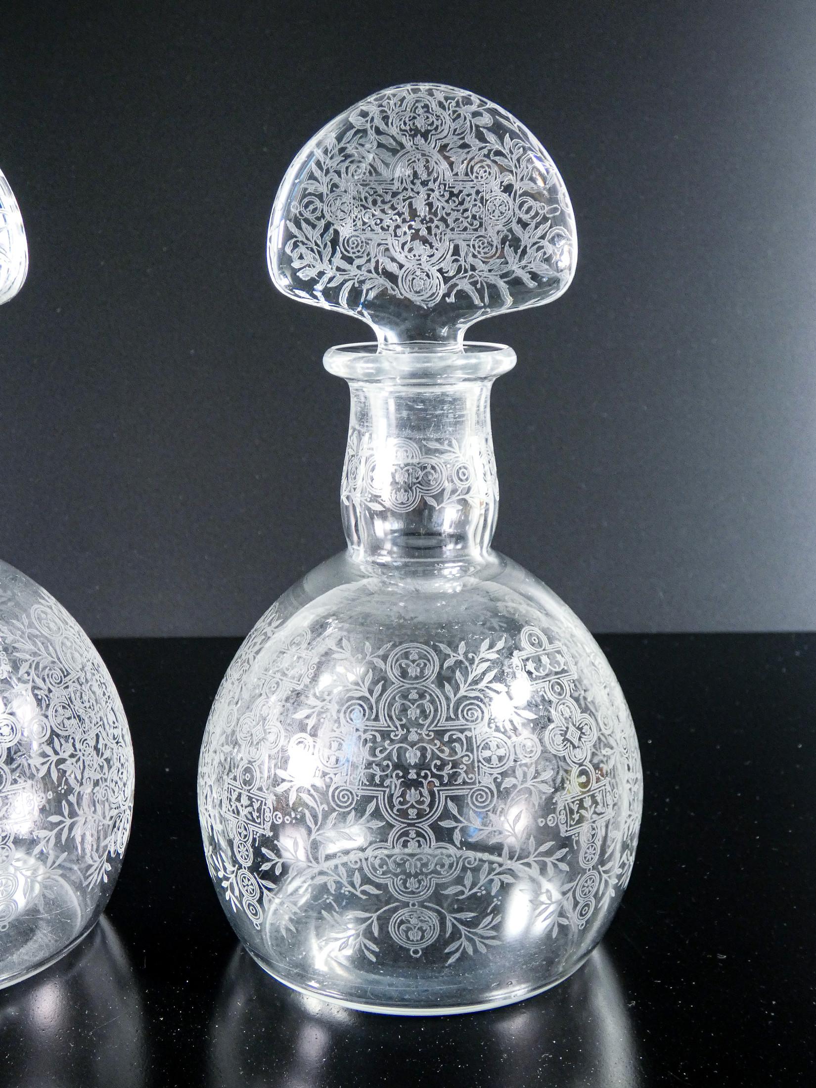 Pair of BACCARAT crystal bottles, morivo Marillon. France, 1940s In Good Condition For Sale In Torino, IT