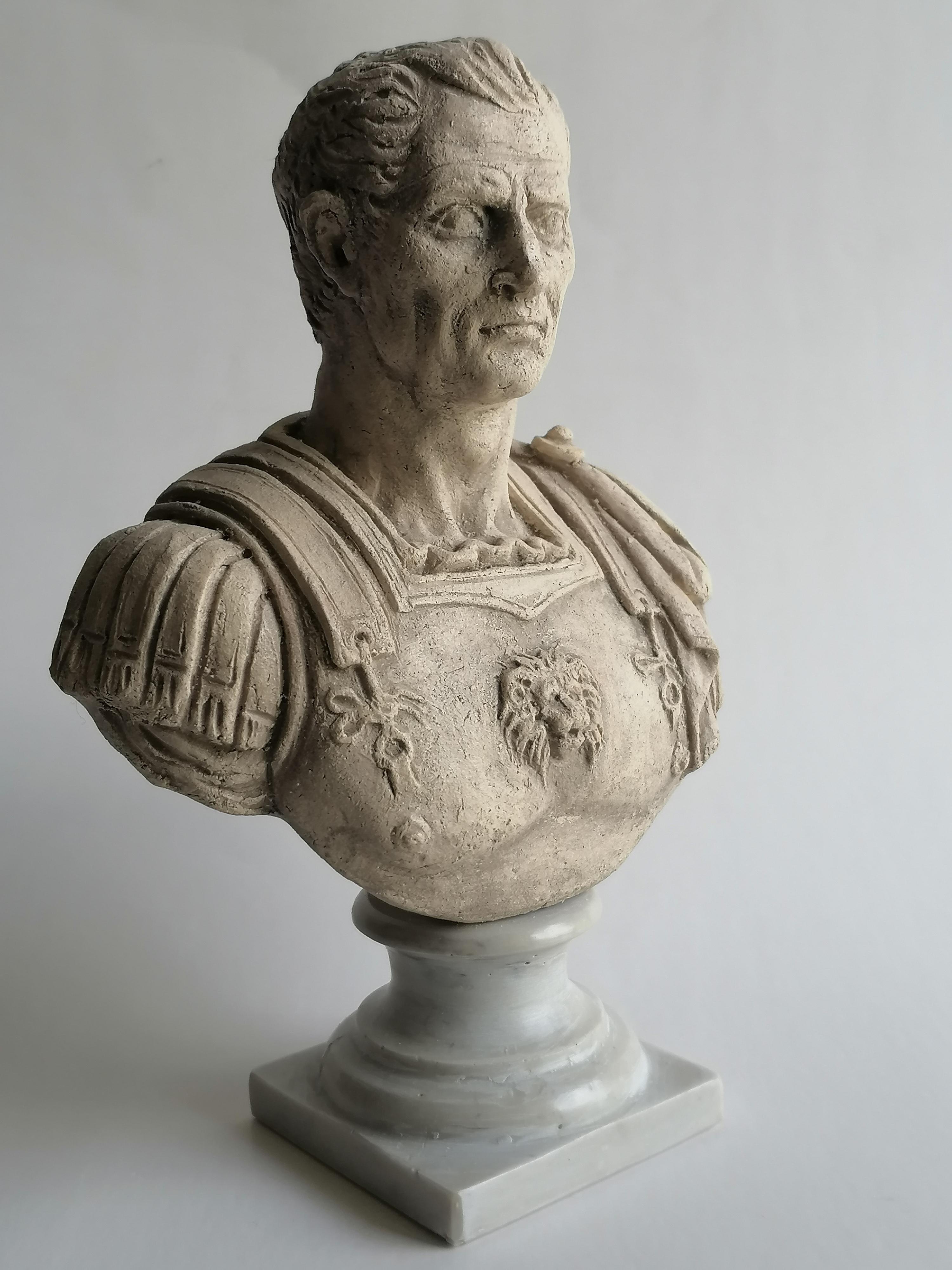 Coppia di busti in Ceramica chiara- G. Cesare e Adriano imperatori-made in Italy For Sale 5