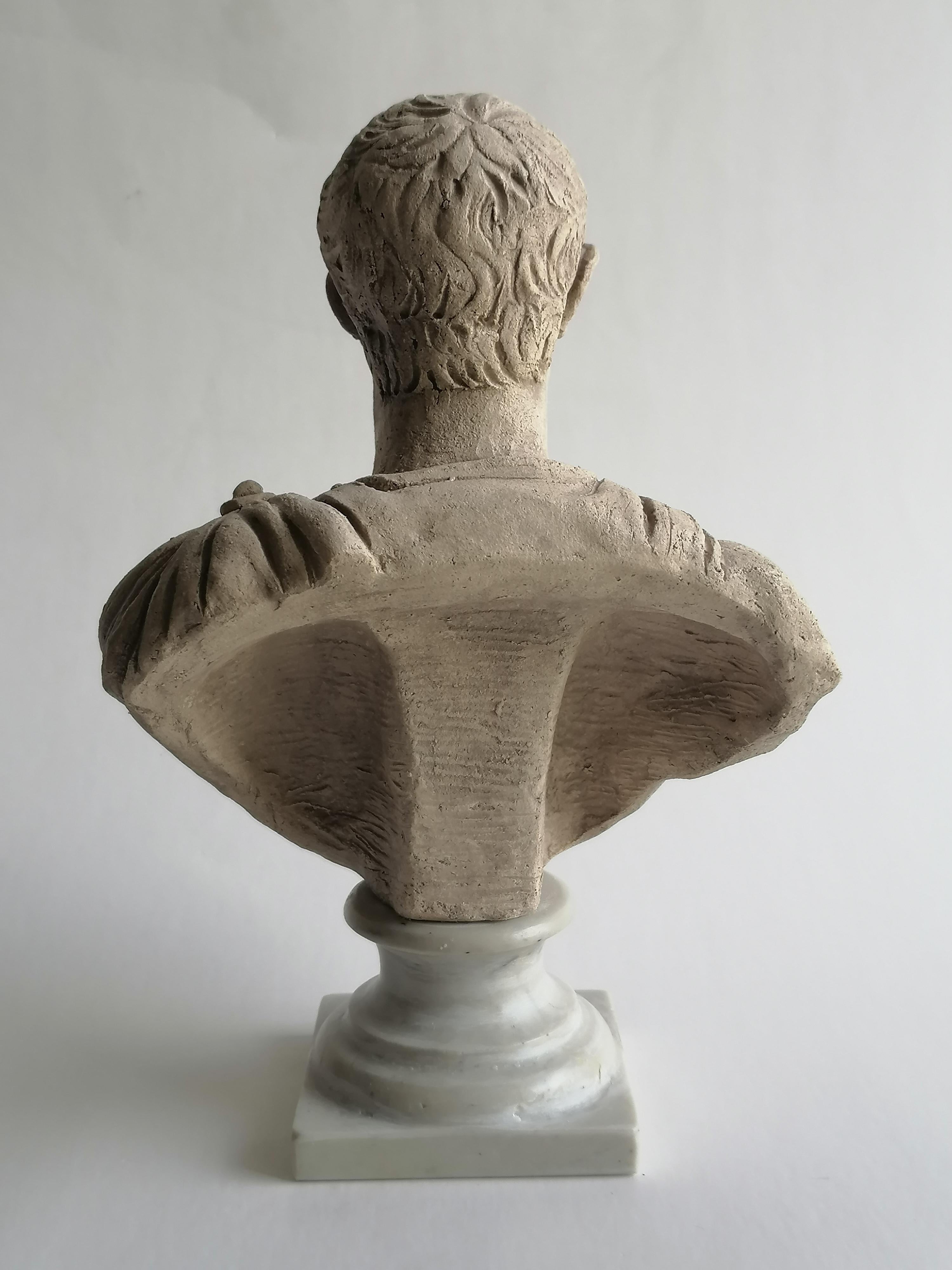 Coppia di busti in Ceramica chiara- G. Cesare e Adriano imperatori-made in Italy For Sale 1