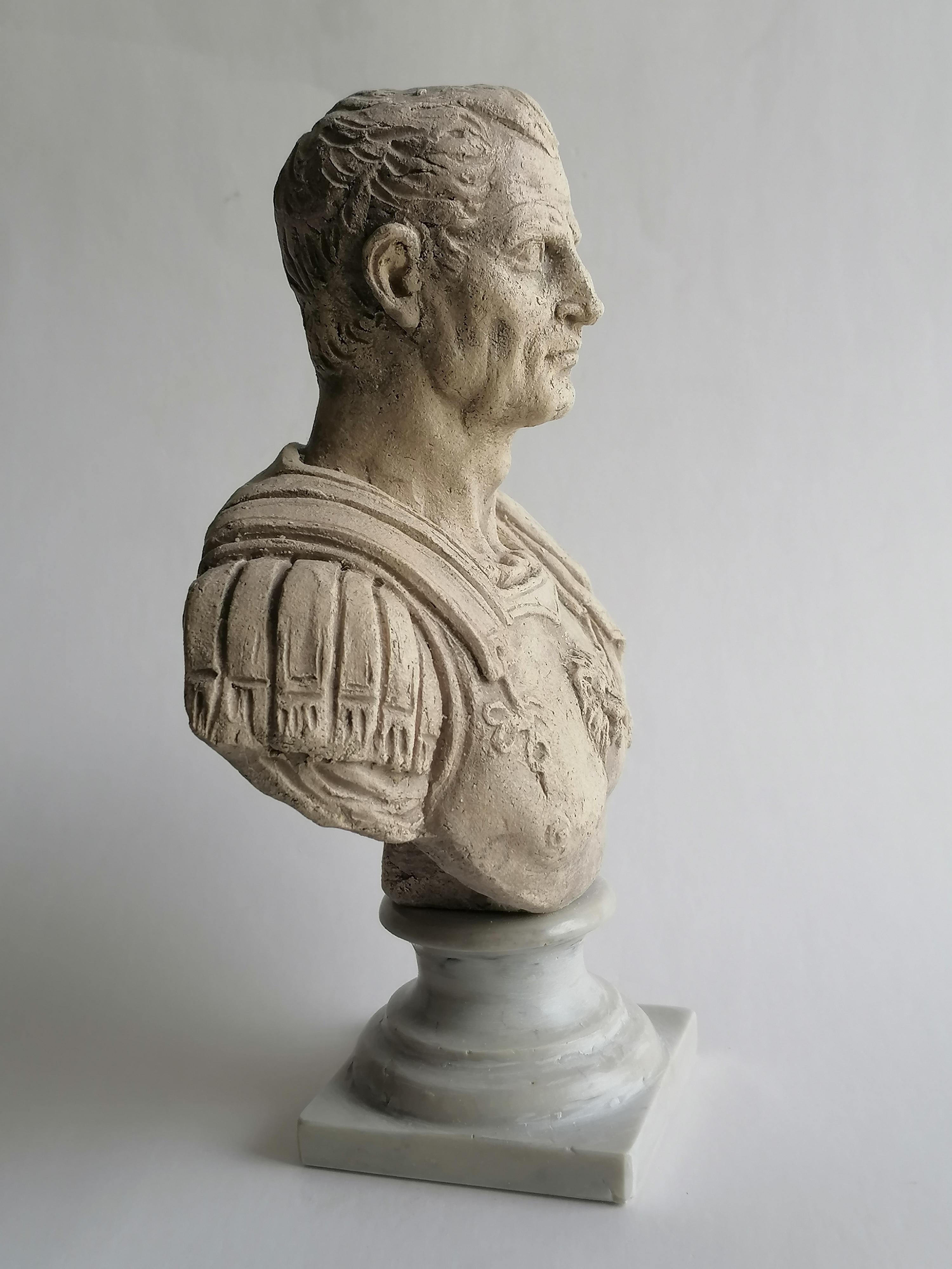 Coppia di busti in Ceramica chiara- G. Cesare e Adriano imperatori-made in Italy For Sale 2