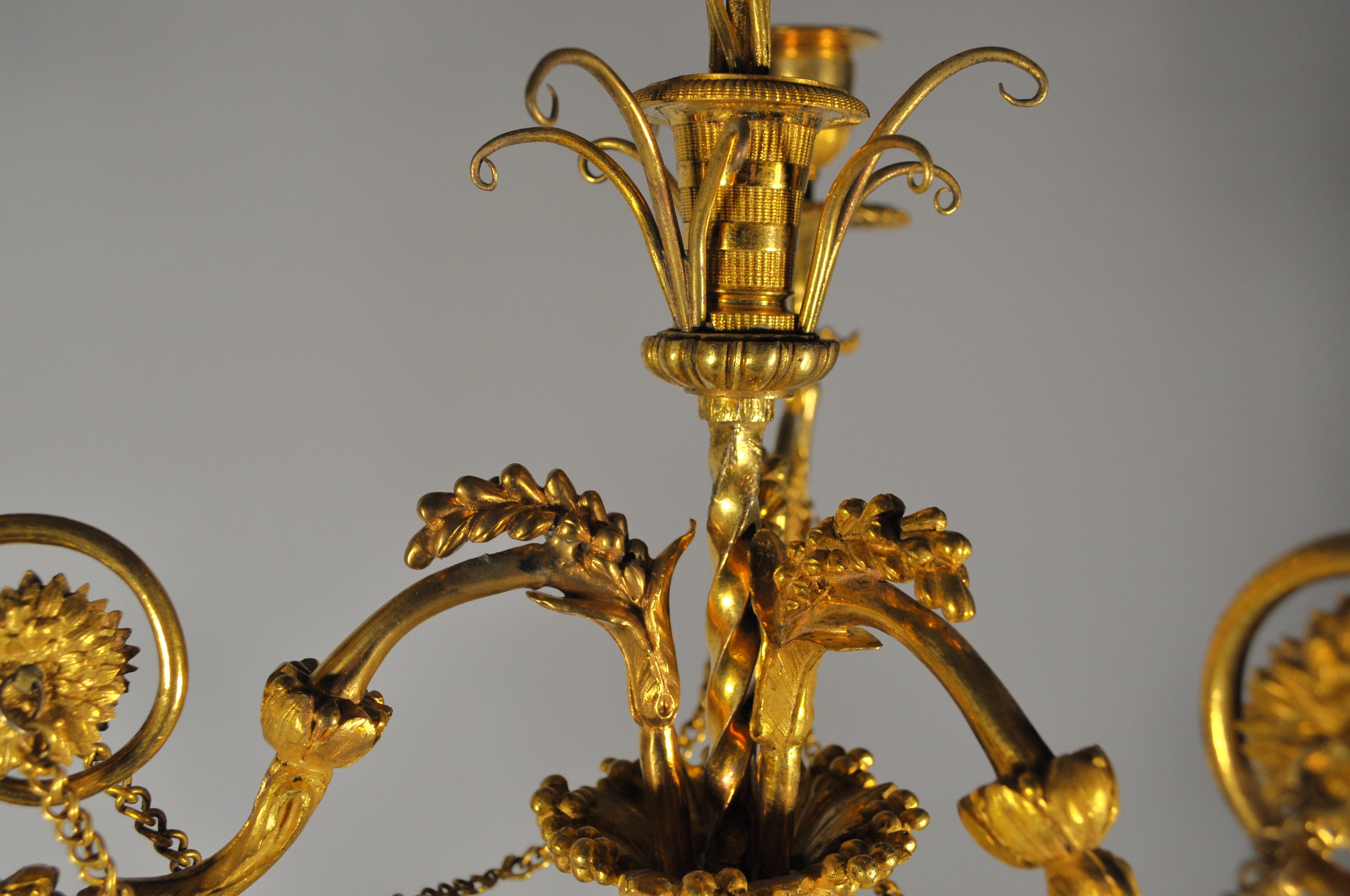 Coppia di candelabri francesi con vestali in bronzo e basi in marmo fine XVIII in vendita 1