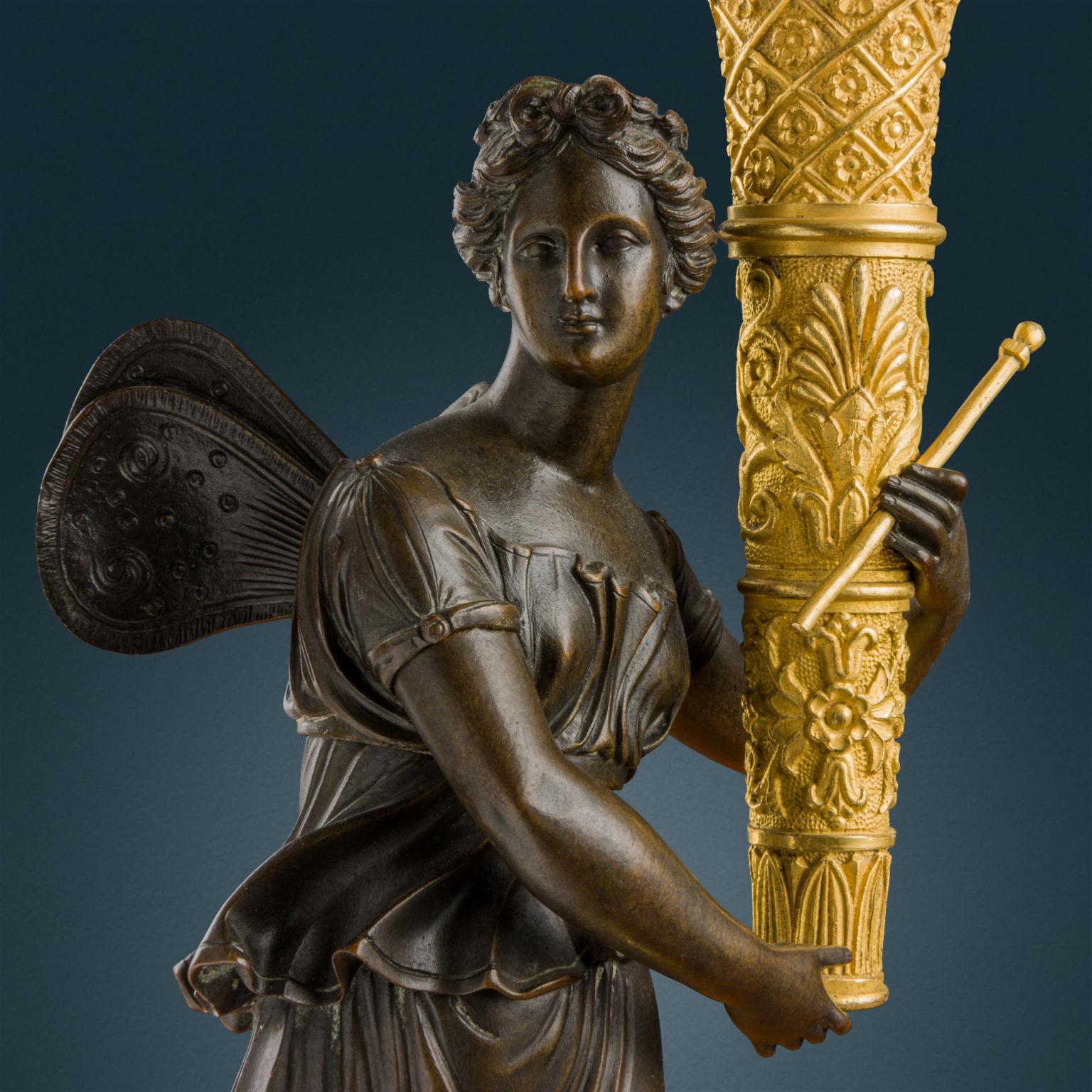 Doré Paire de candélabres Paris deuxième quart du 19ème siècle en vente