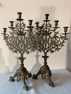 Pareja de candelabros góticos franceses de 5 luces del siglo XIX