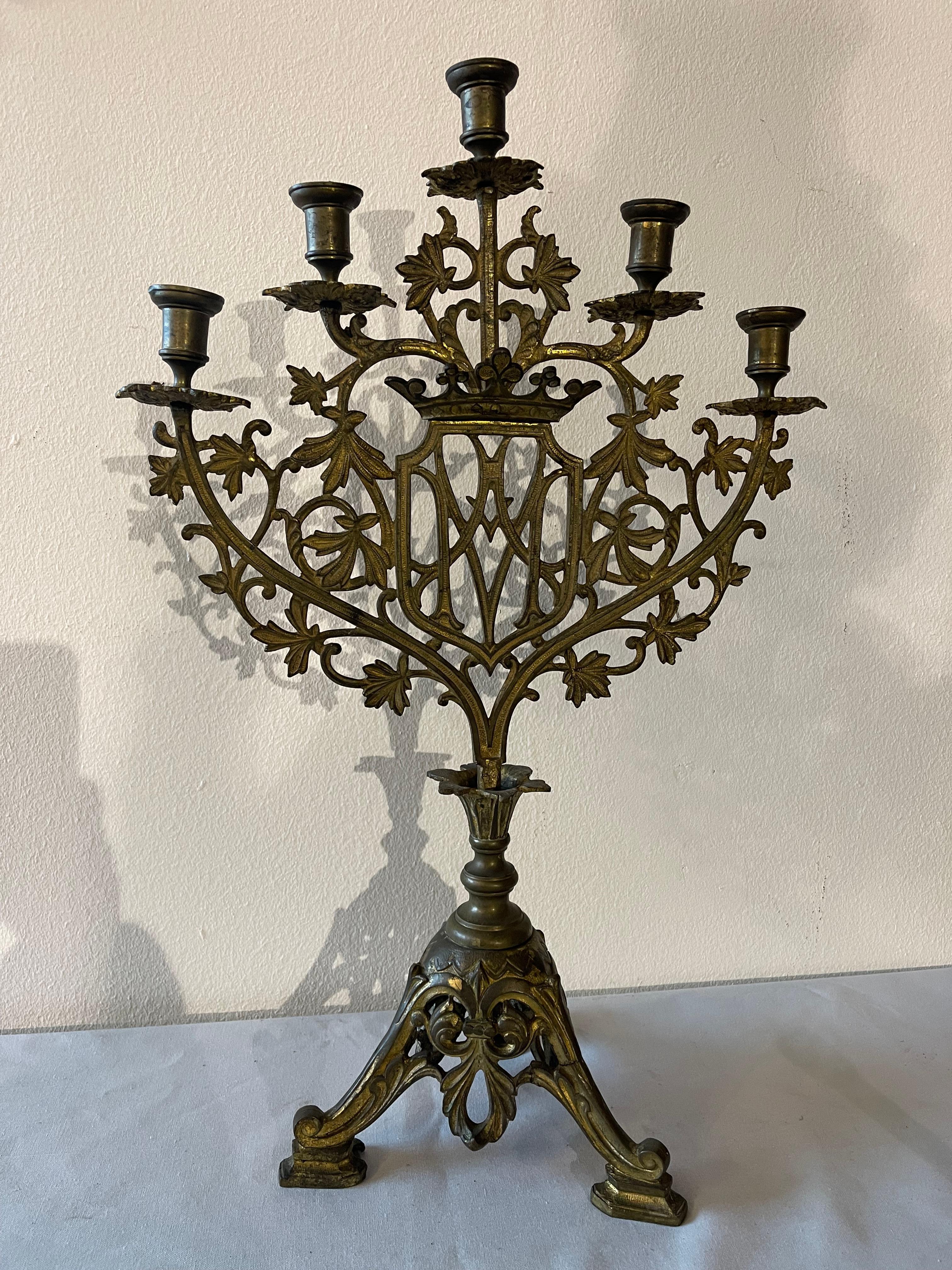 Altro Coppia di Candelabro francese del XIX secolo in stile gotico a 5 luci in vendita