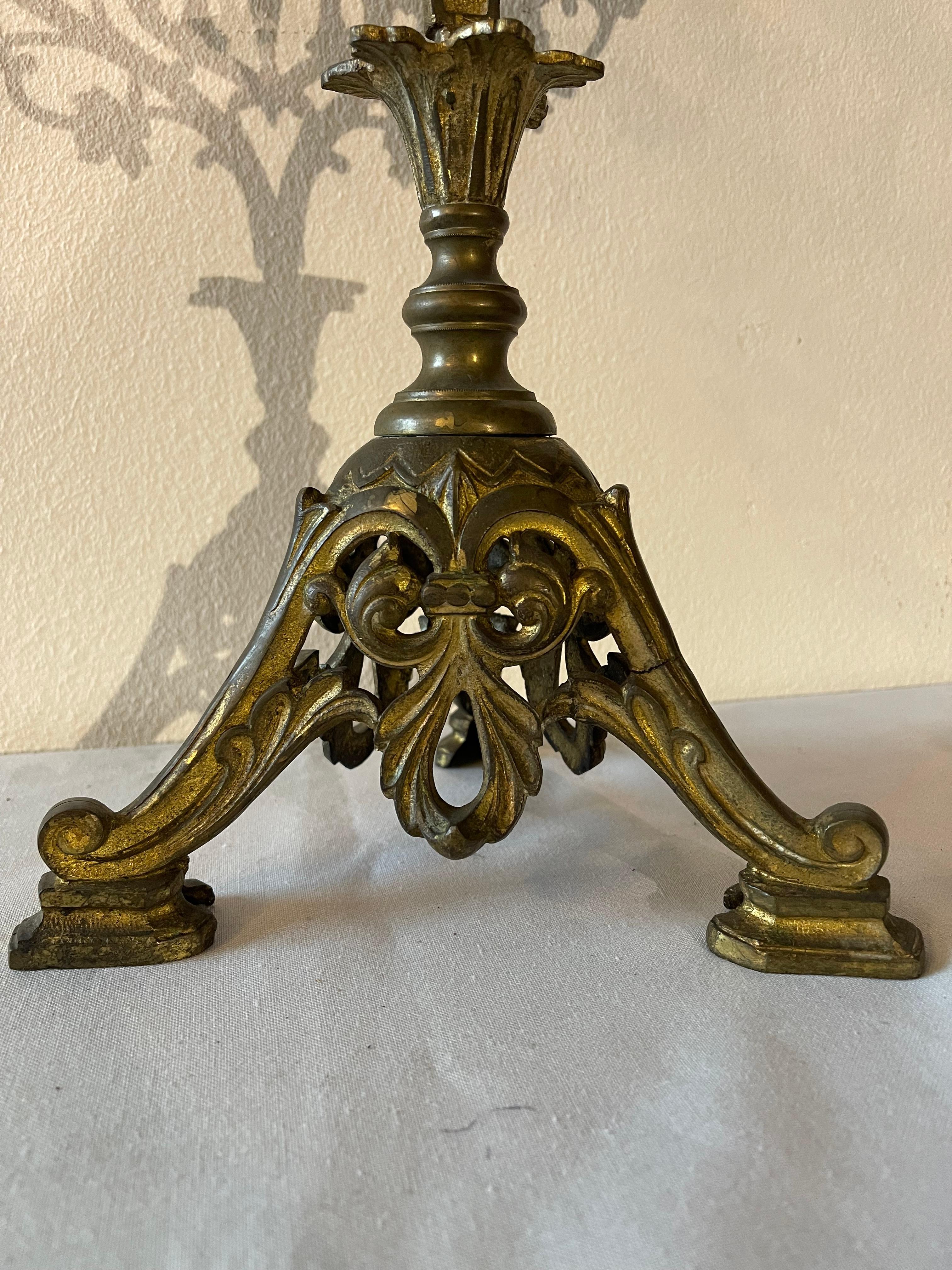 19th Century Coppia di Candelabro francese del XIX secolo in stile gotico a 5 luci in vendita