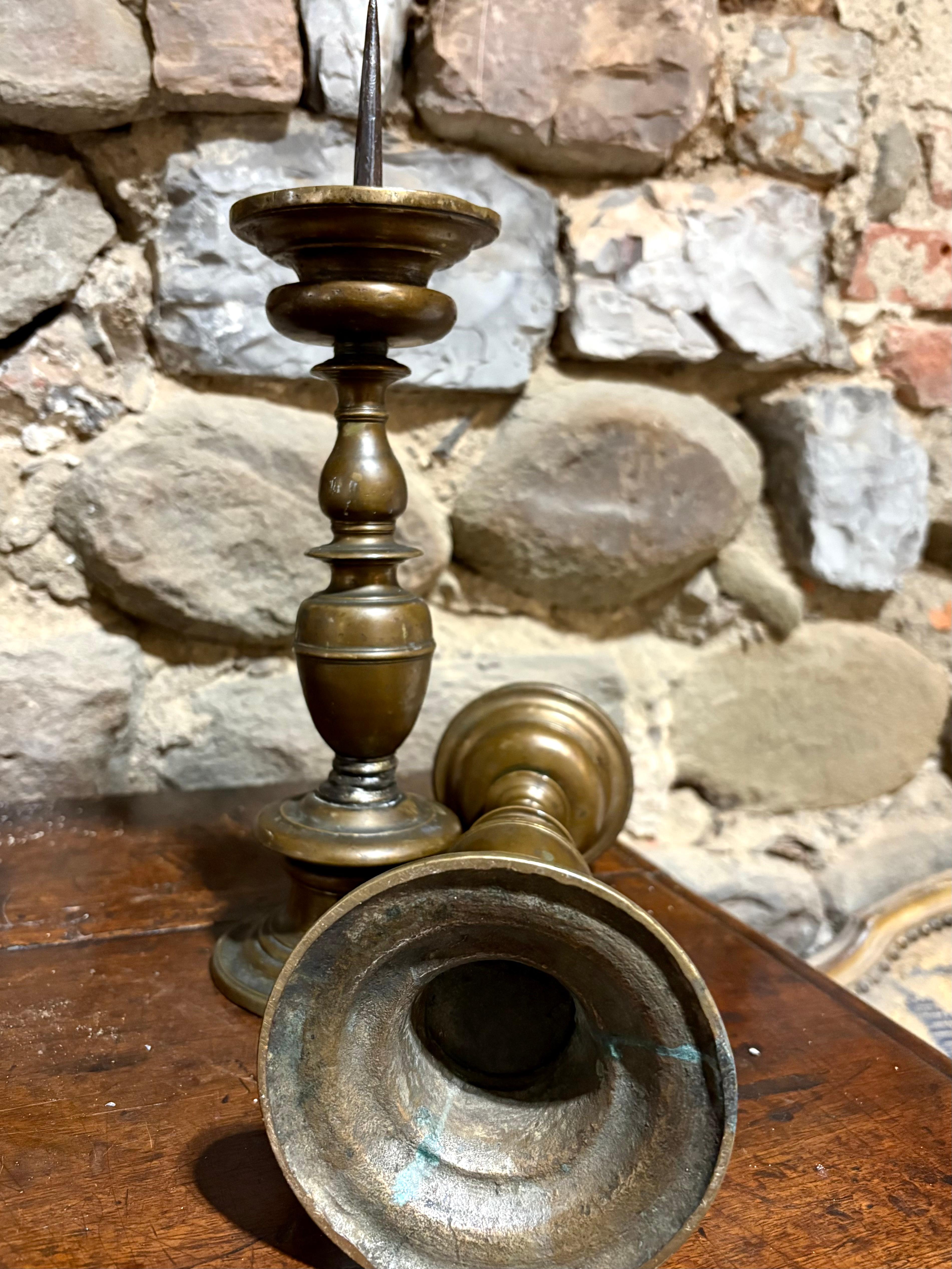 Coppia di Candelieri Barocchi a Rocchetto in Bronzo Firenze XVII in vendita 2