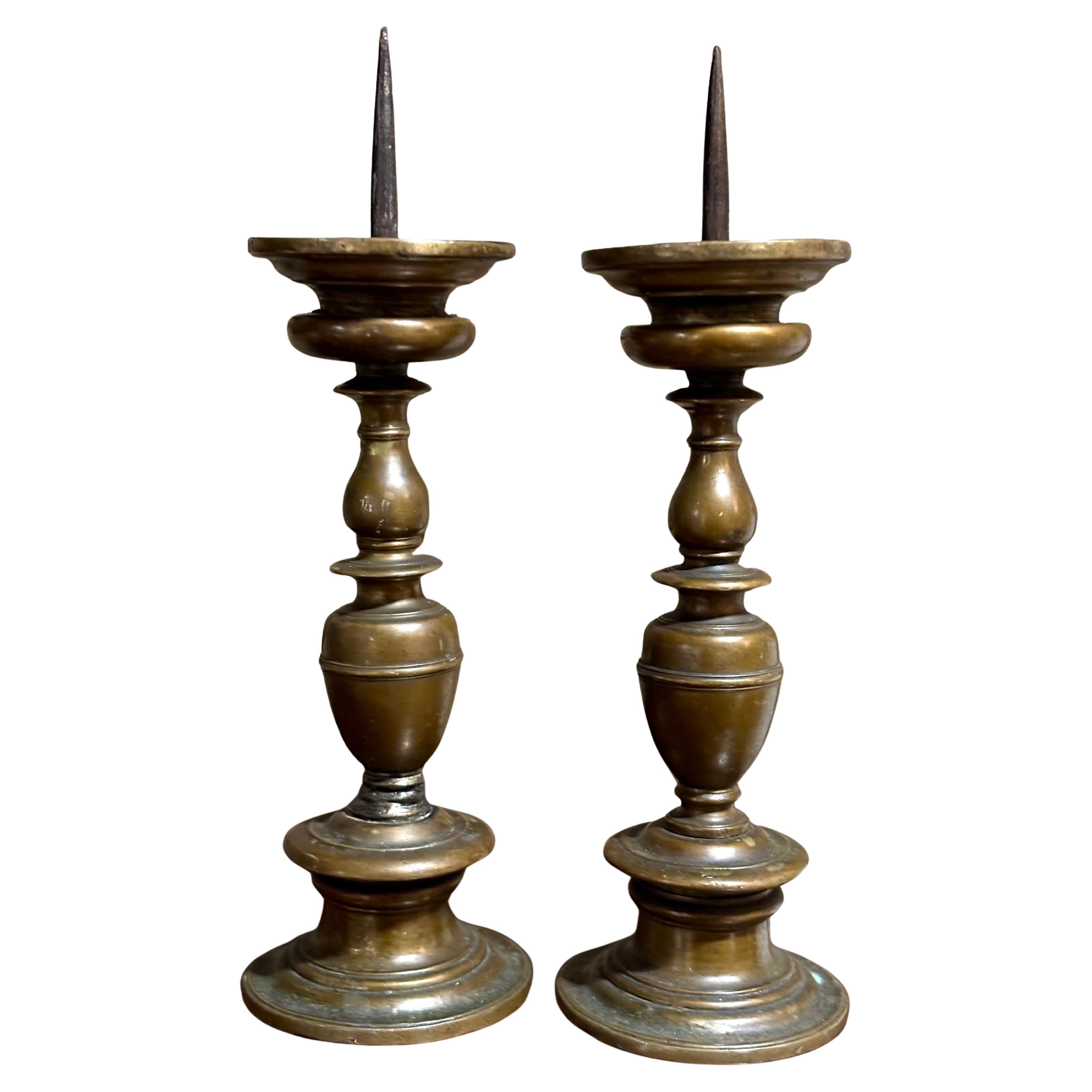 Coppia di Candelieri Barocchi a Rocchetto in Bronzo Firenze XVII in vendita