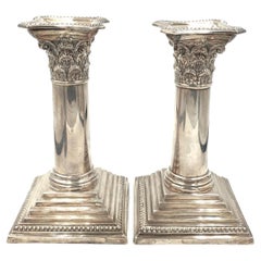 Coppia di candelieri Charles Boyton & Sons Londra 1893 in argento sterling 925
