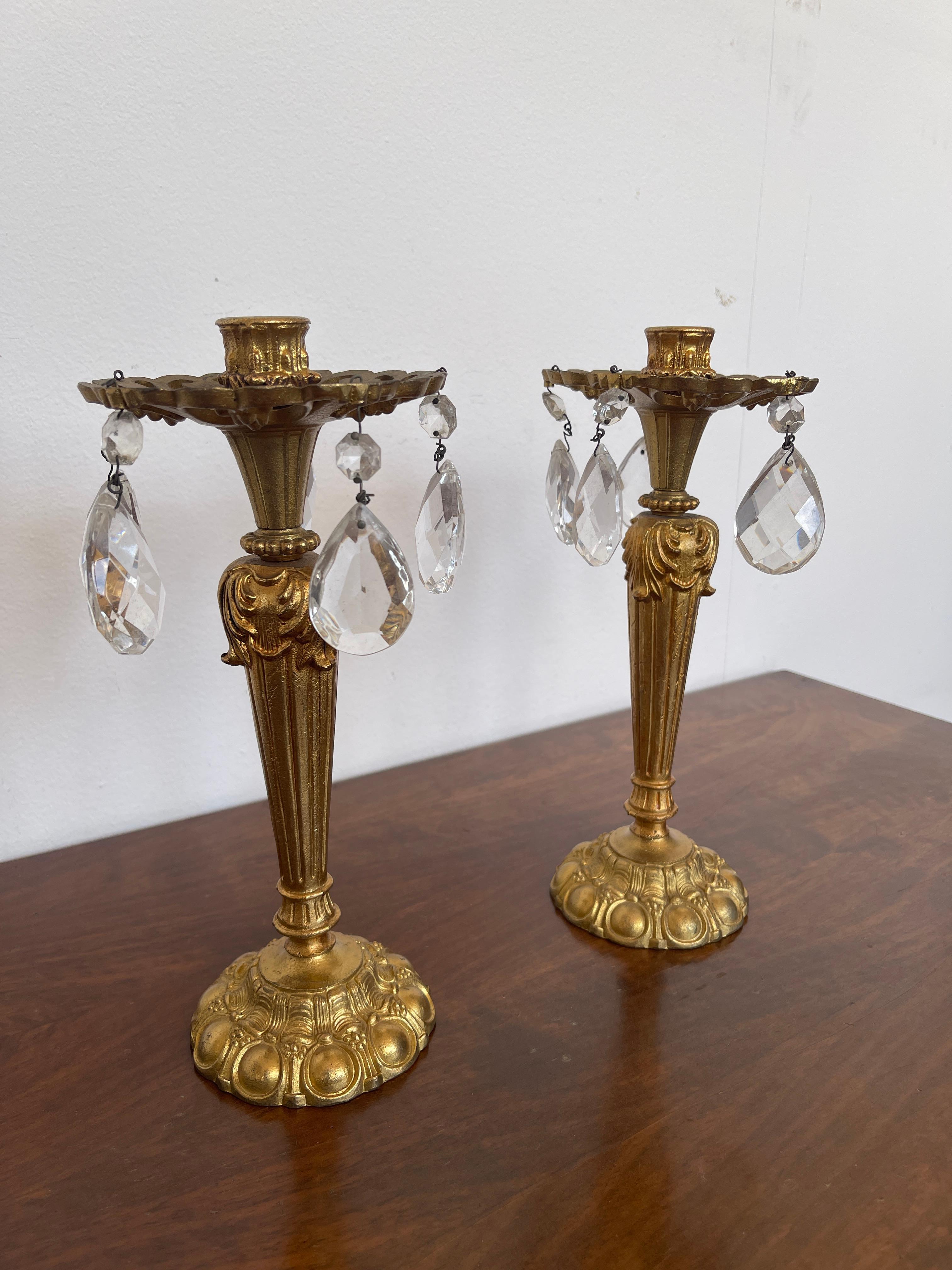 Paar Kerzenständer aus Bronze und Kristall aus den 1980er Jahren (Sonstiges) im Angebot