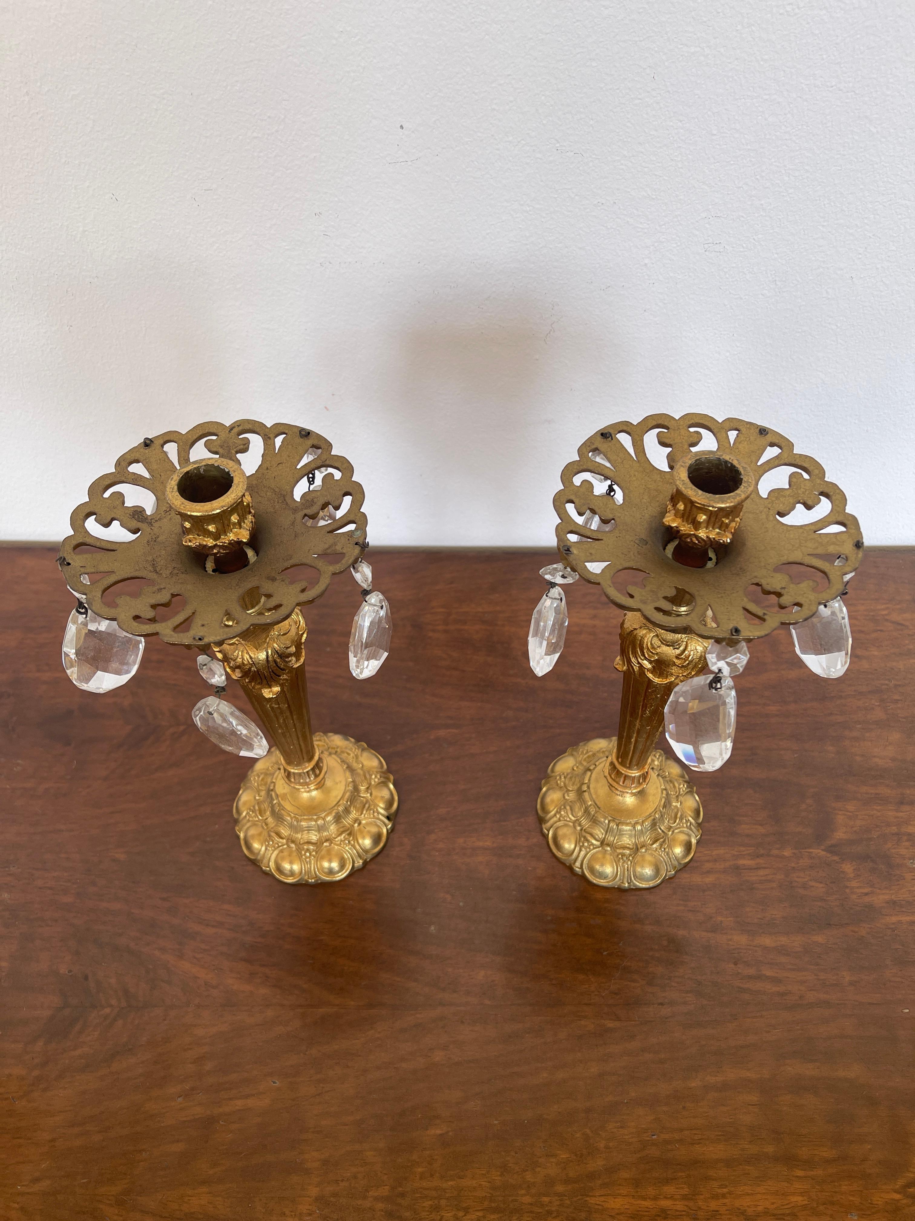Paar Kerzenständer aus Bronze und Kristall aus den 1980er Jahren (Italian) im Angebot