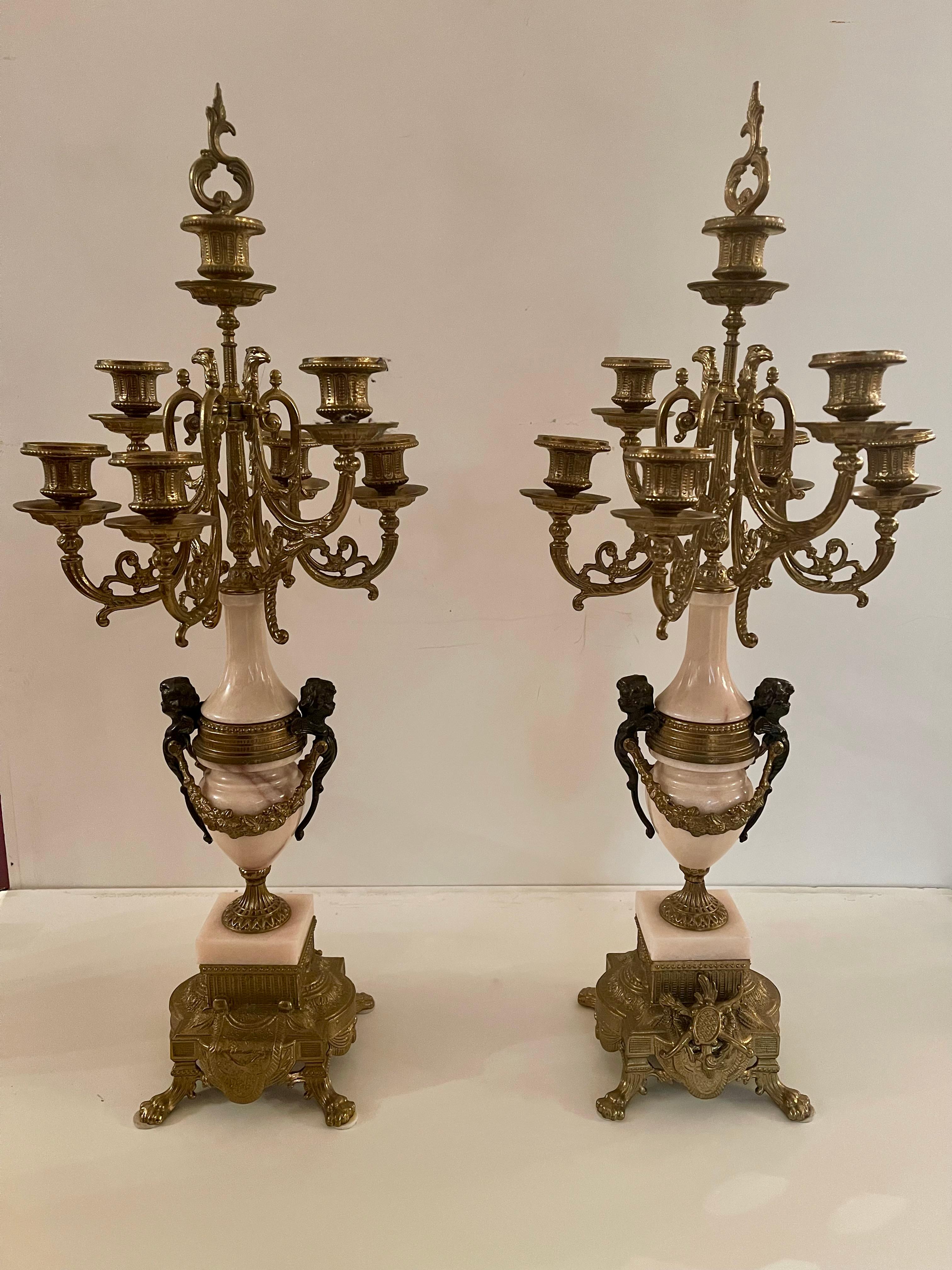 Altro Coppia di candelieri in bronzo e marmo, stile francese, XX secolo in vendita