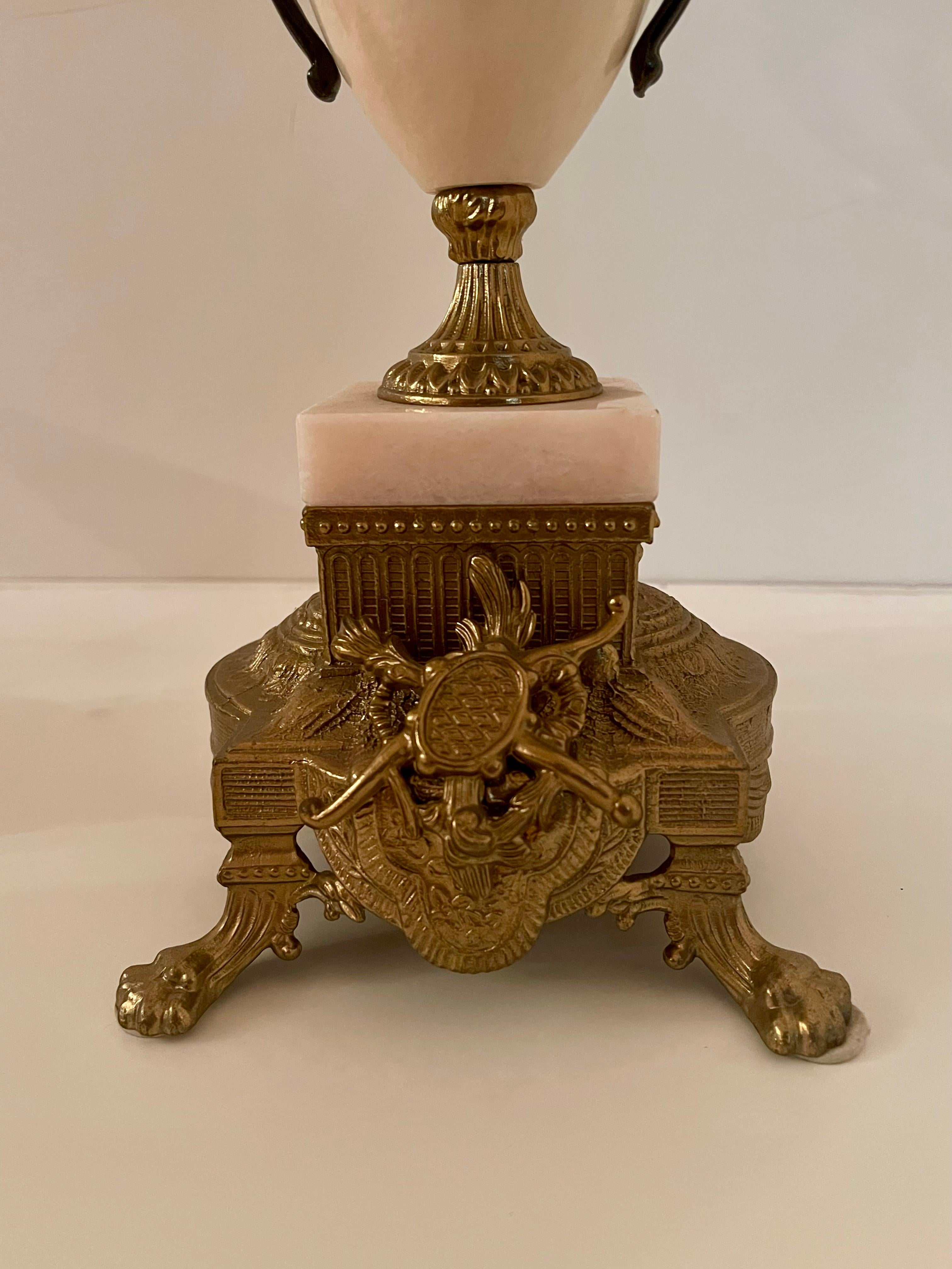 20th Century Coppia di candelieri in bronzo e marmo, stile francese, XX secolo in vendita
