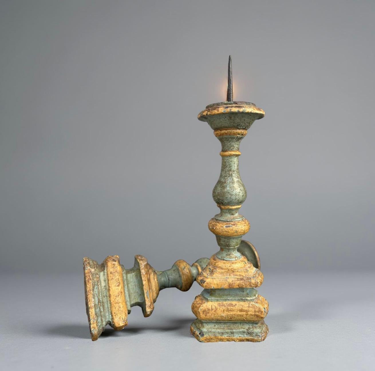 Coppia di Candelieri in Legno Laccato Italia XVIII secolo im Angebot 2