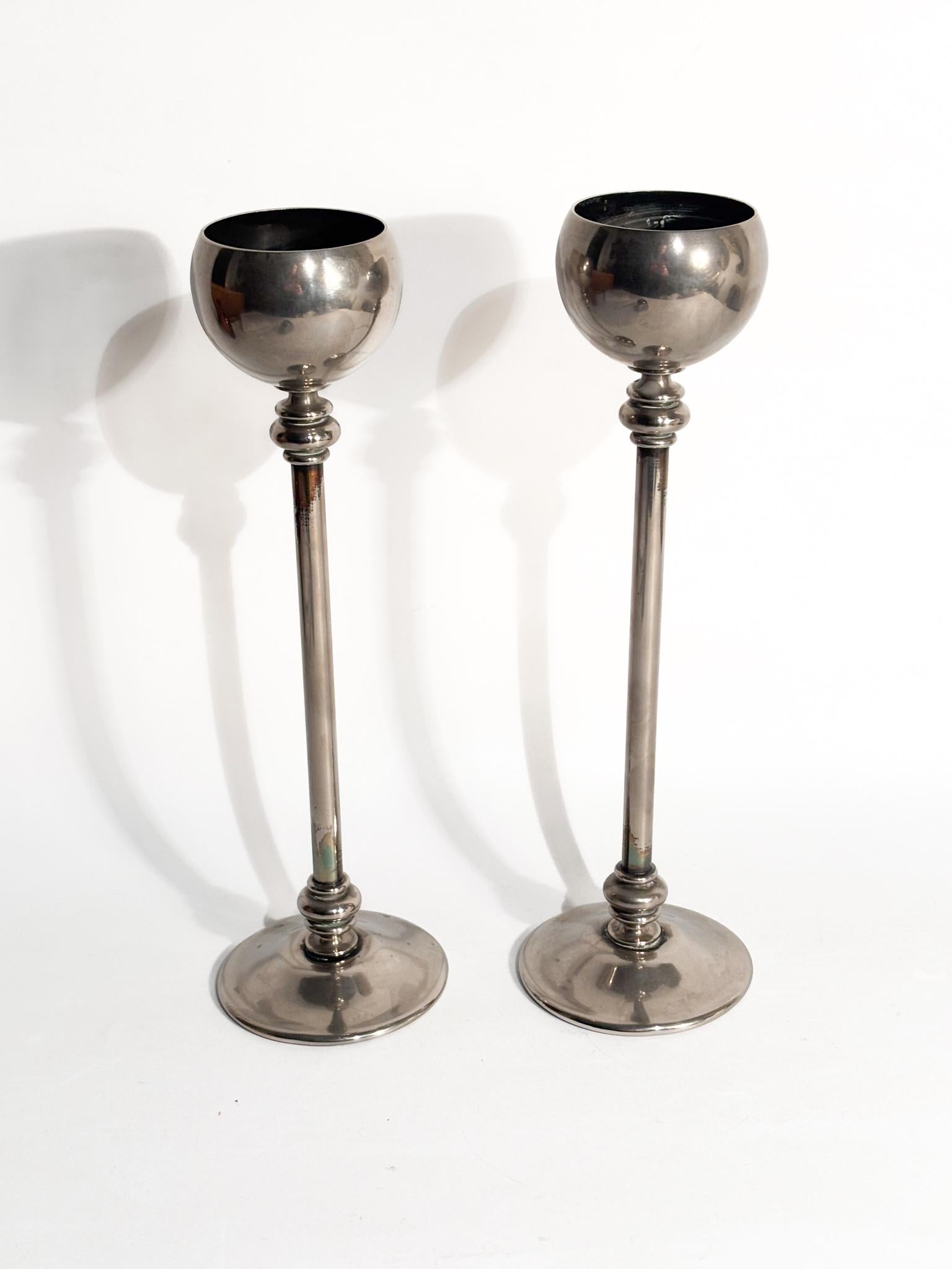 Coppia di Candelieri in Metallo Argentato Anni 60 In condizioni buone in vendita a Milano, MI