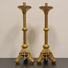 Par de candelabros de latón