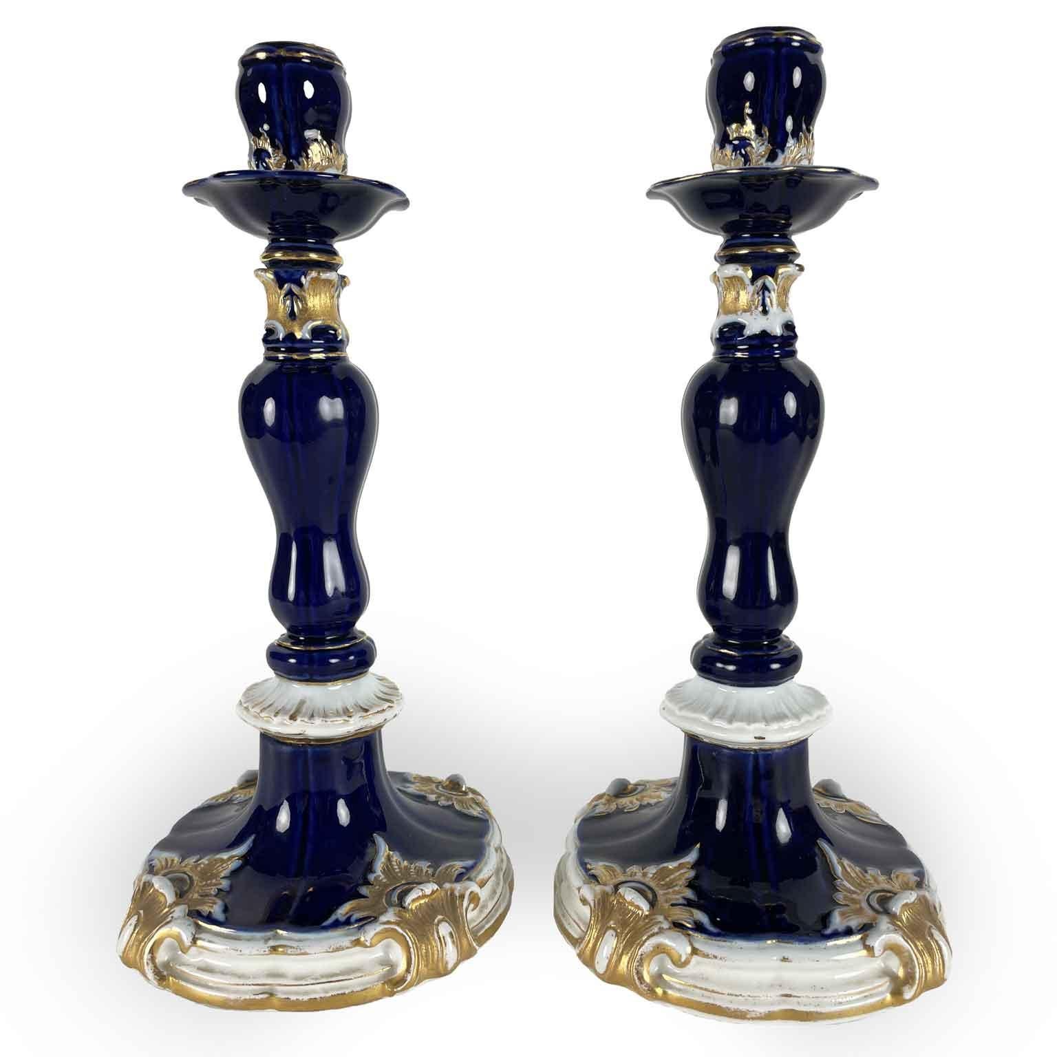 Neoclassico Coppia di Candelieri Meissen Blu Cobalto Bianco e Oro Prima Metà XIX Secolo in vendita
