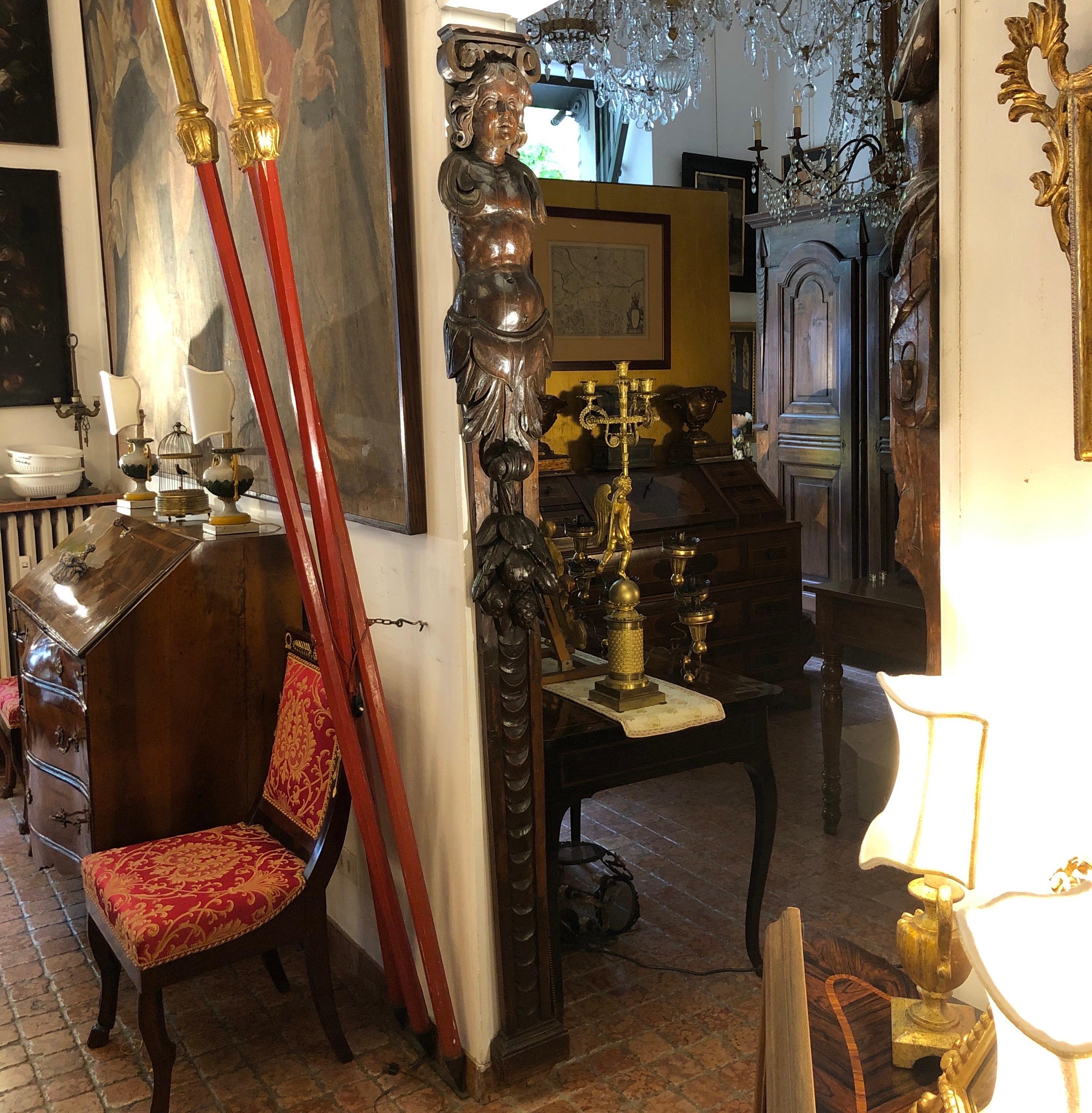 Coppia di Cariatidi Italiane Scolpite in Noce Inizio 1600 Grandi 7ft circa For Sale 9