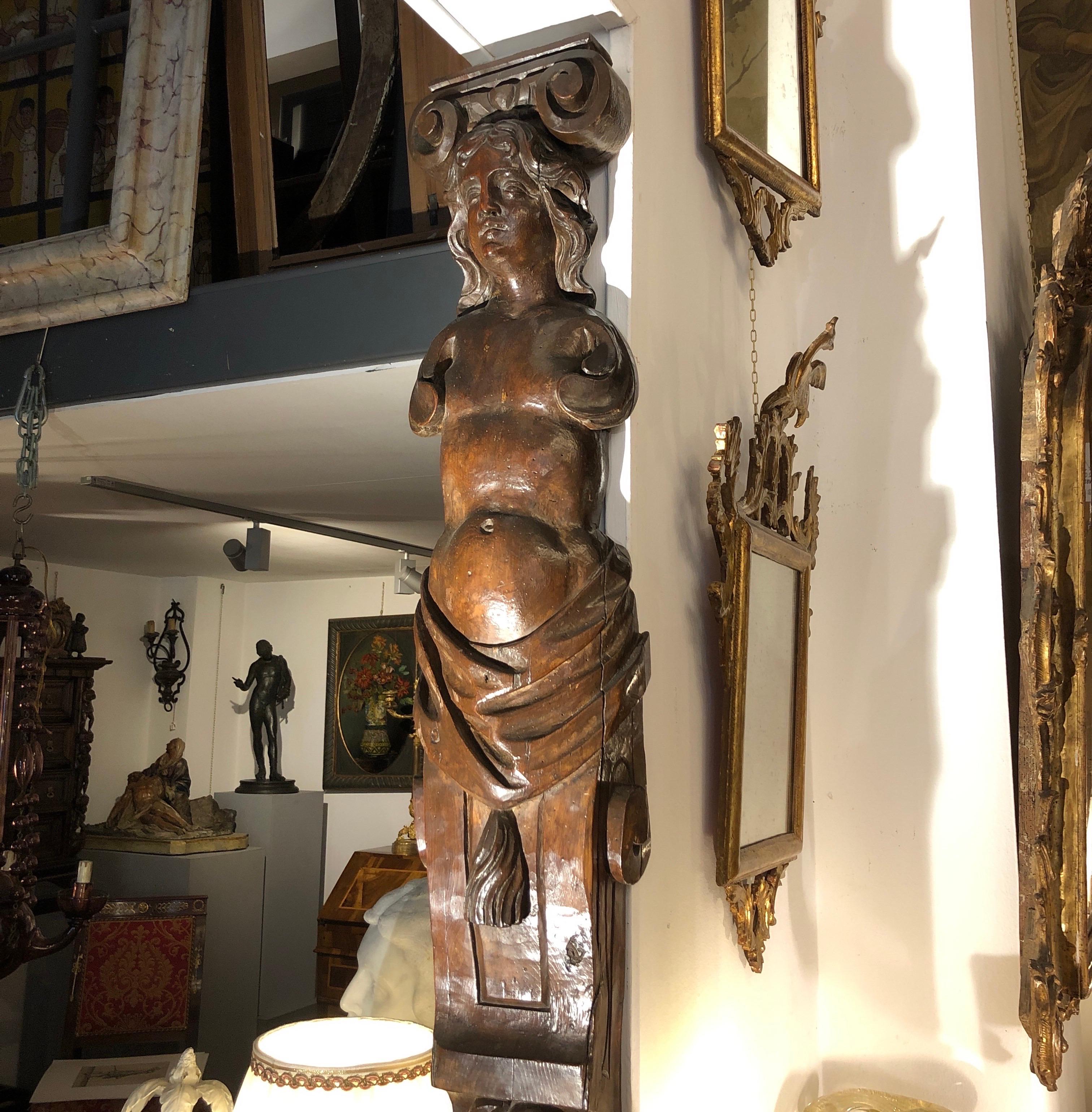 Coppia di Cariatidi Italiane Scolpite in Noce Inizio 1600 Grandi 7ft circa For Sale 11