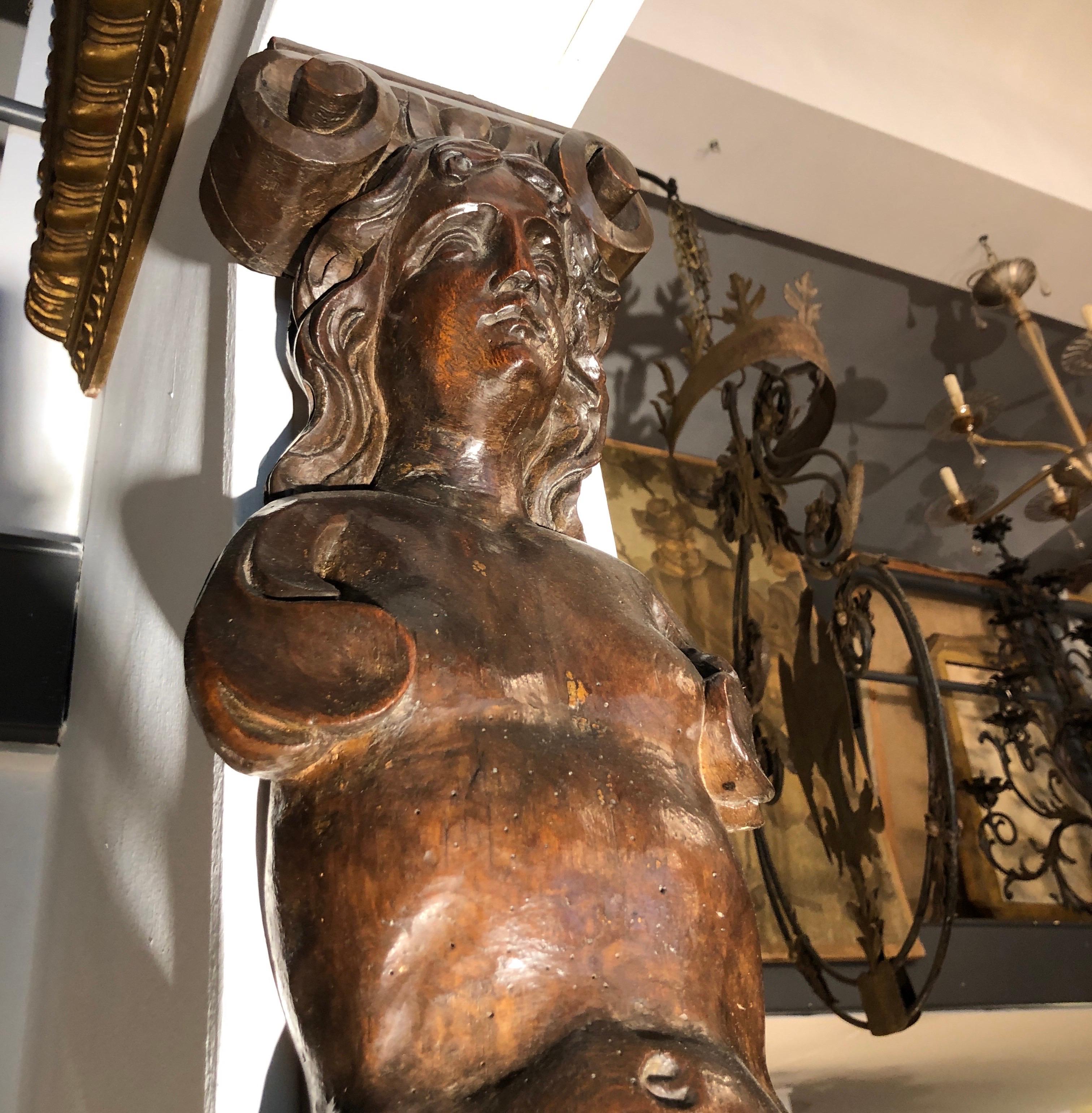 Coppia di Cariatidi Italiane Scolpite in Noce Inizio 1600 Grandi 7ft circa For Sale 12