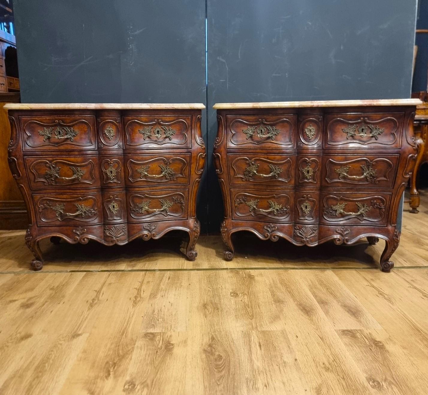 Barocco Coppia di cassettoni in noce provenzali 900 stile Luigi XV in vendita