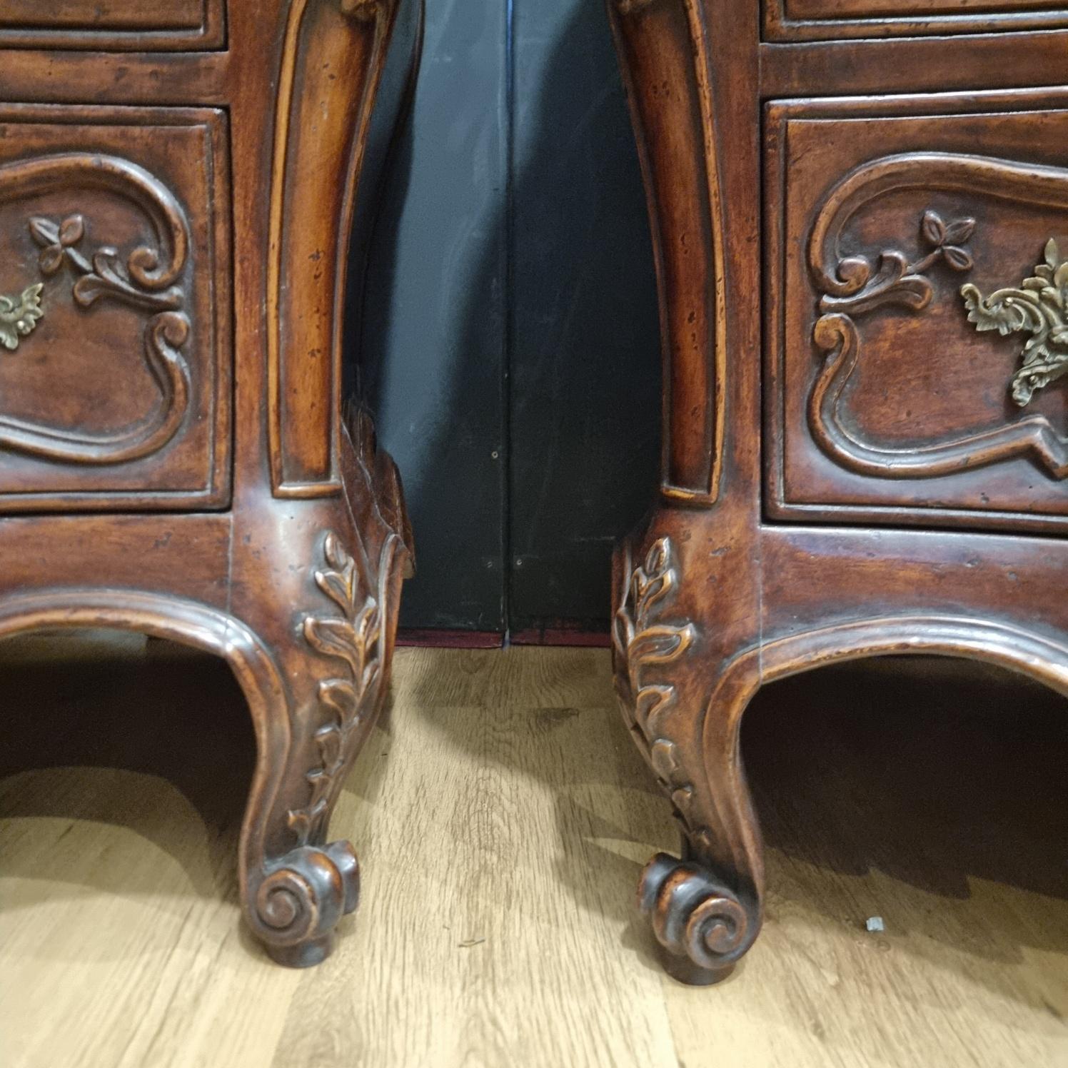 Coppia di cassettoni in noce provenzali 900 stile Luigi XV in vendita 1