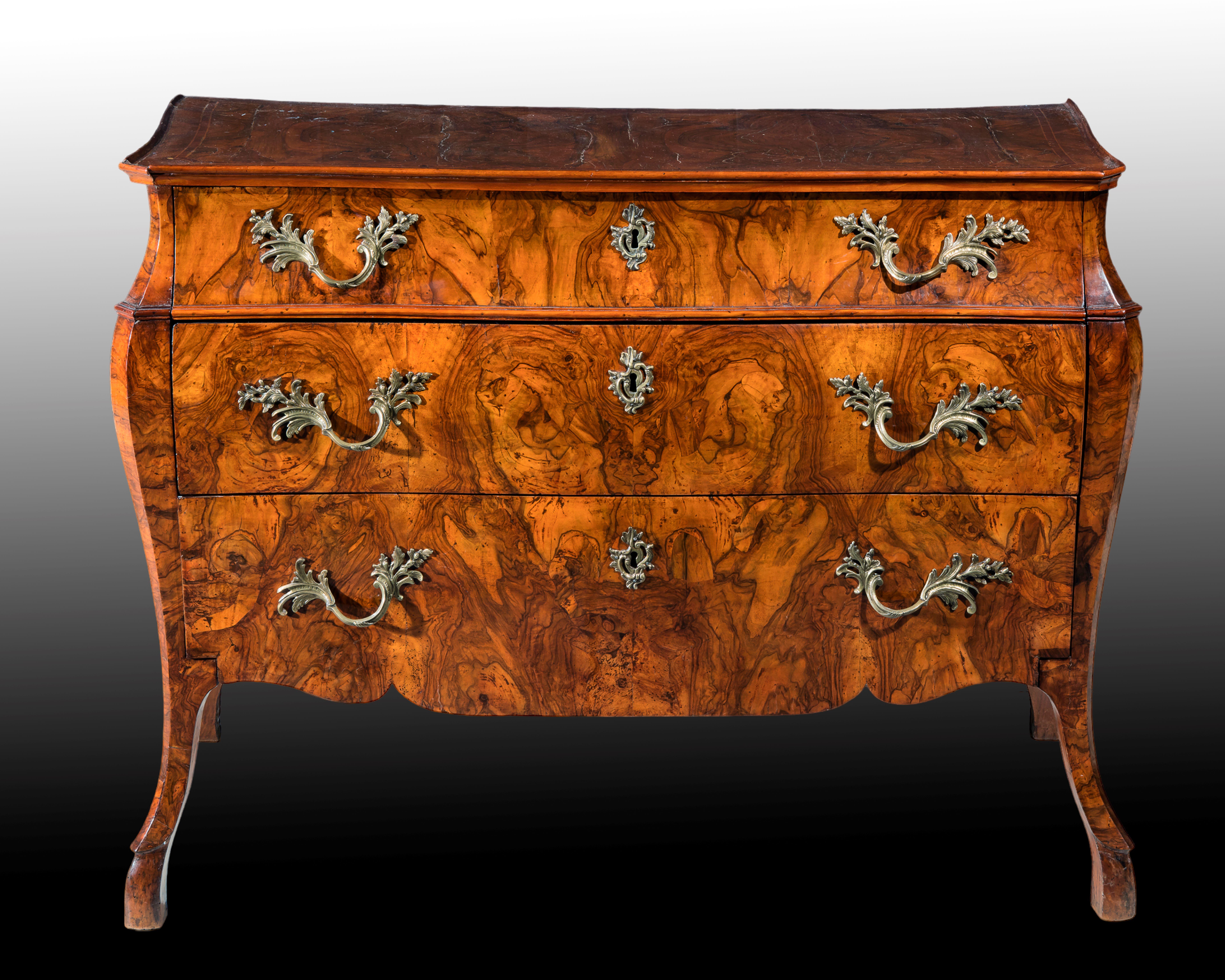 Veneer Pair of walnut-root panelled chests of drawers, Lombardy, 2nd half of the 18th cent For Sale
