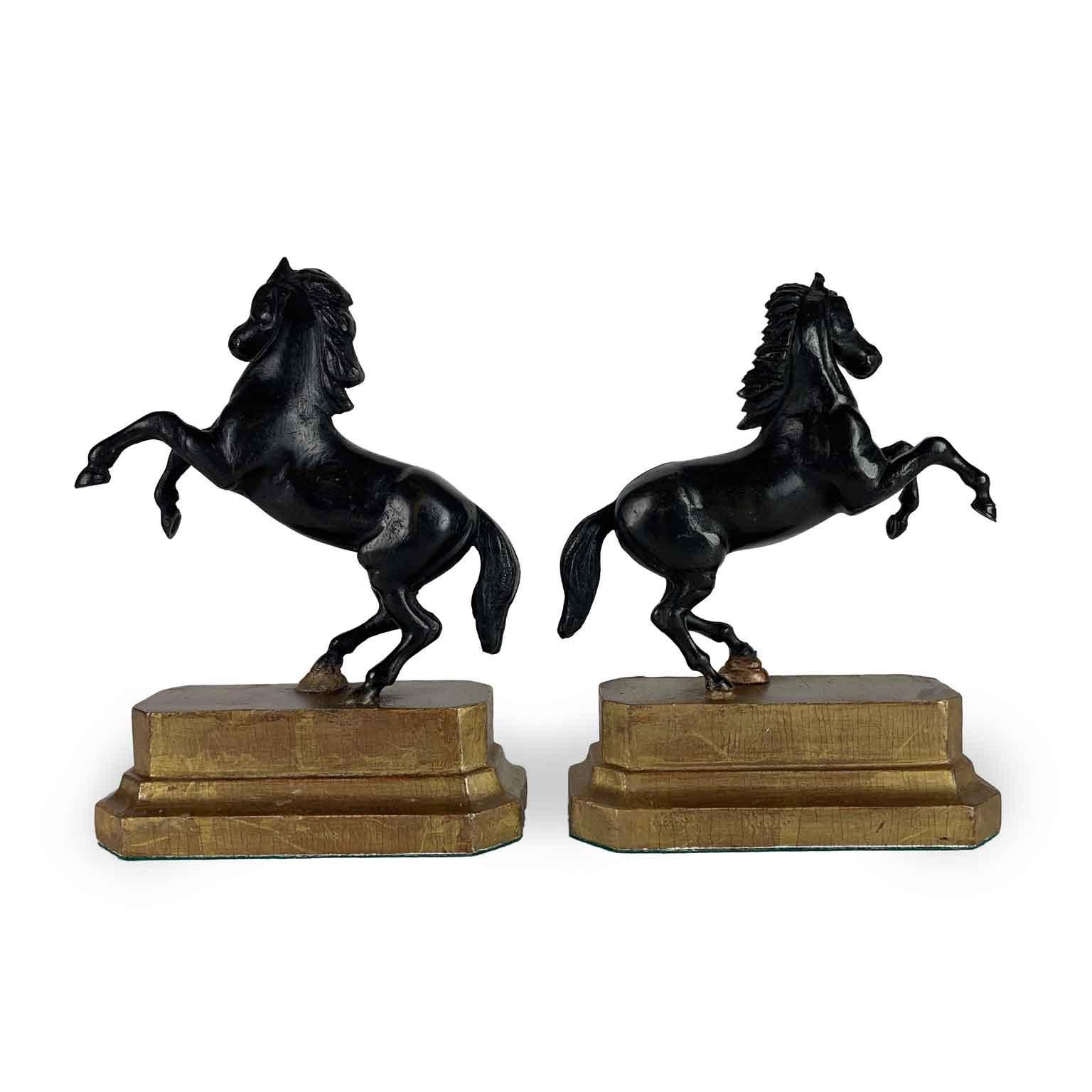 Coppia di Cavalli Inizi 1800 Sculture Italiane Animalier in Bronzo Patina Scura Grand Tour en venta