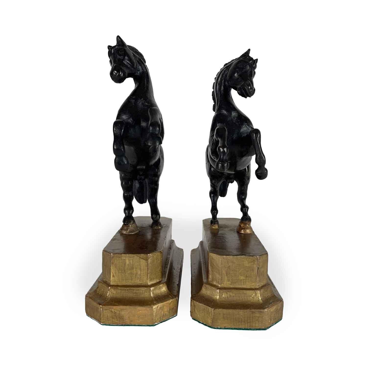 Coppia di Cavalli Inizi 1800 Sculture Italiane Animalier in Bronzo Patina Scura Italiano en venta