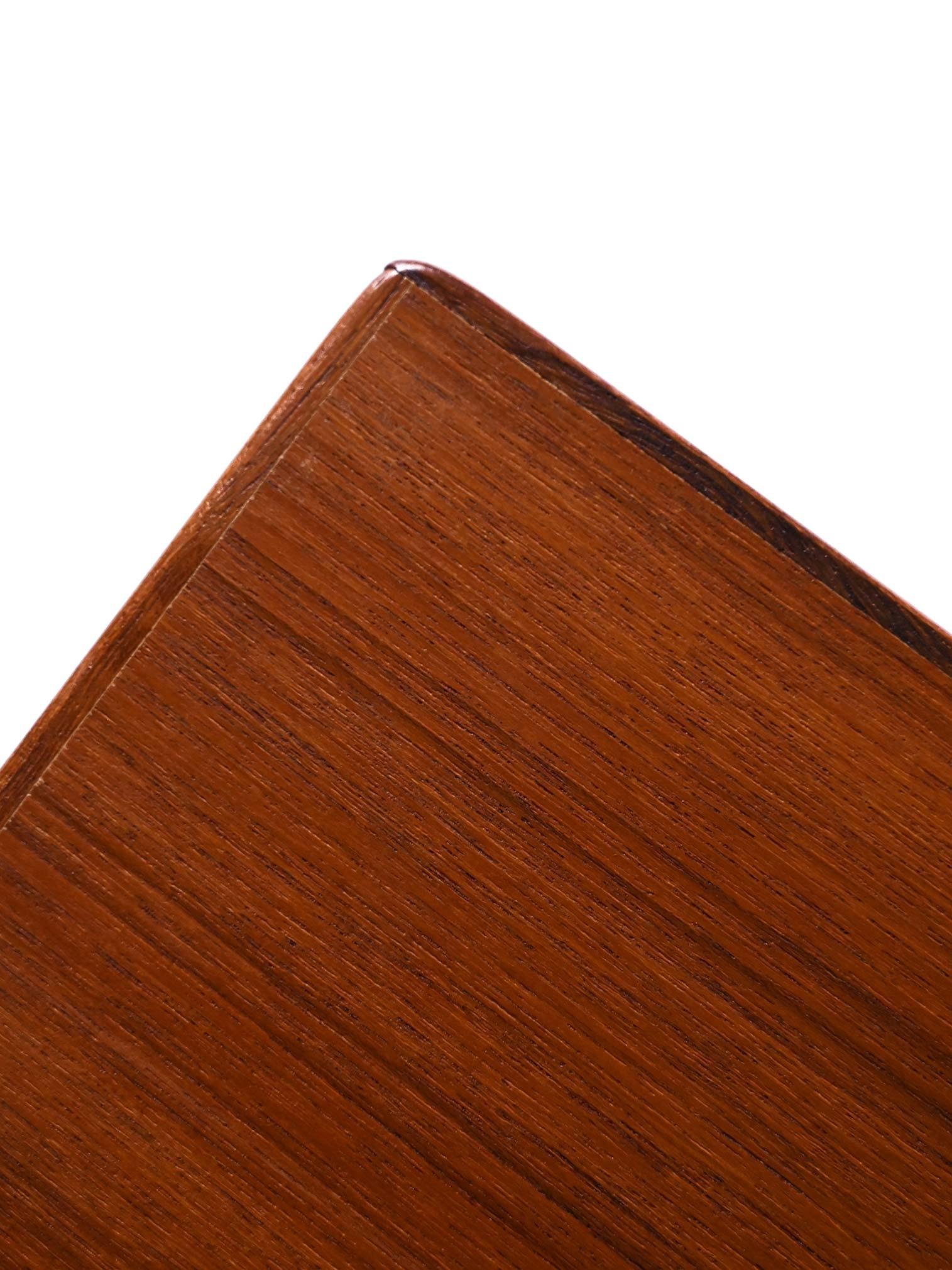 Coppia di coffee table scandinavi vintage in teak in vendita 3
