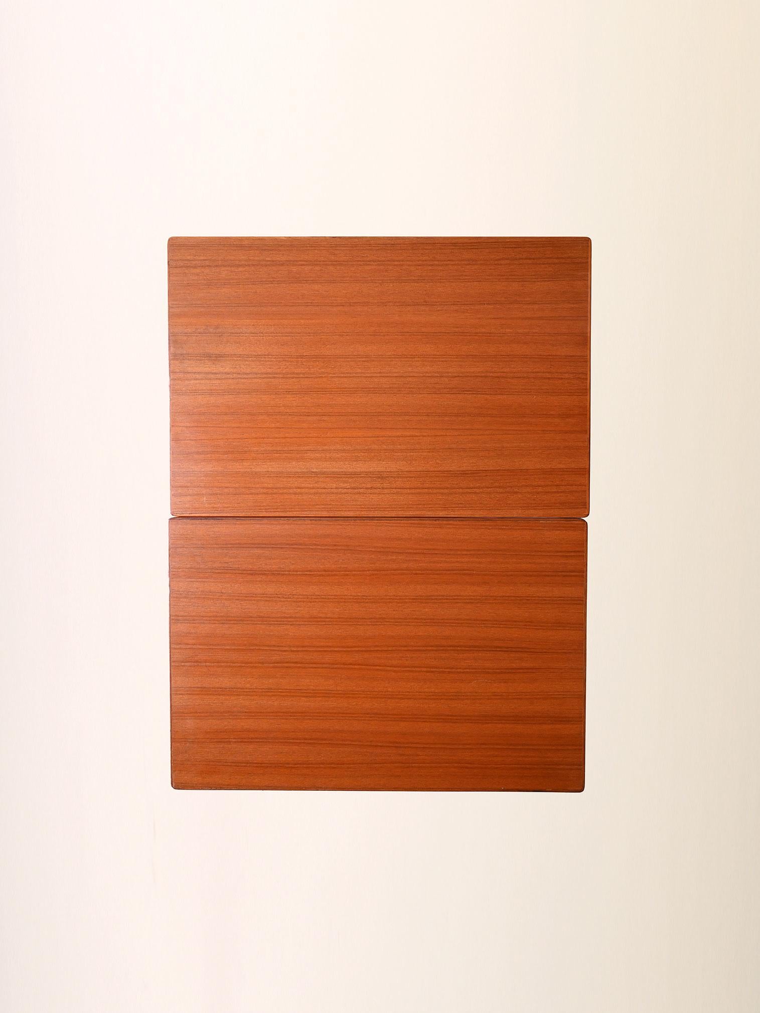 Coppia di coffee table scandinavi vintage in teak in vendita 4