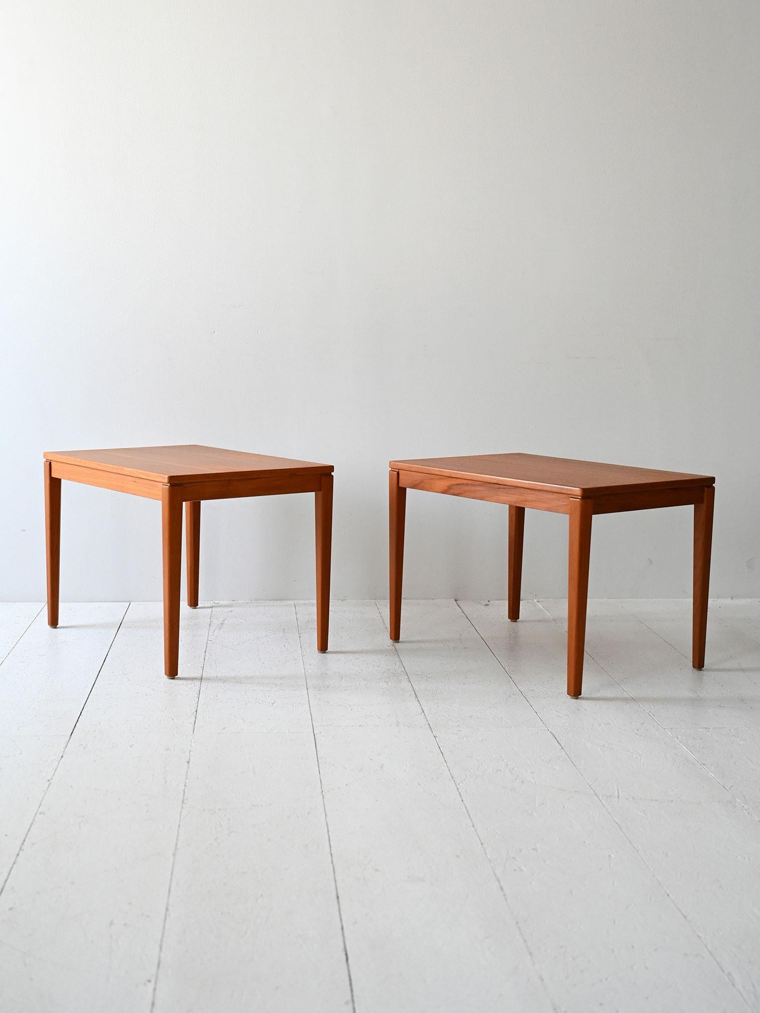 Scandinavo moderno Coppia di coffee table scandinavi vintage in teak in vendita