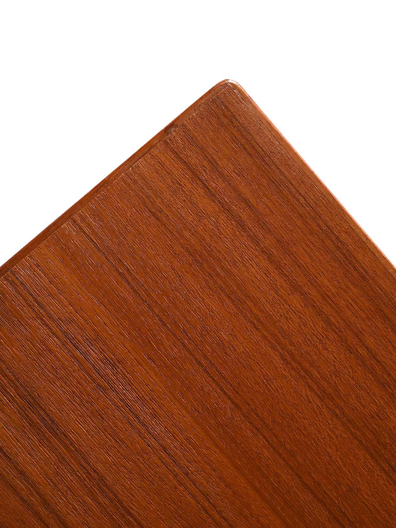 Coppia di coffee table scandinavi vintage in teak In condizioni buone in vendita a Brescia, IT