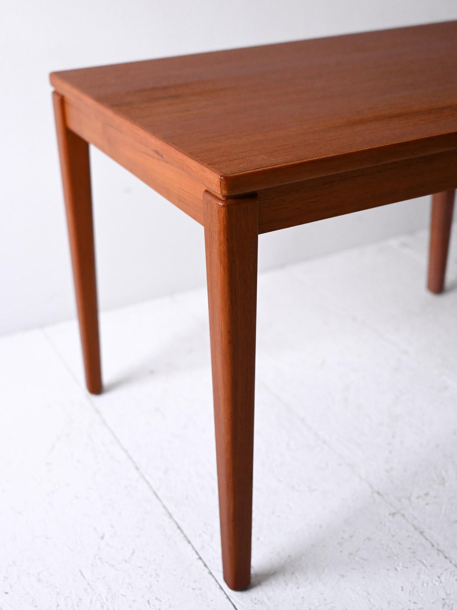 Teak Coppia di coffee table scandinavi vintage in teak in vendita