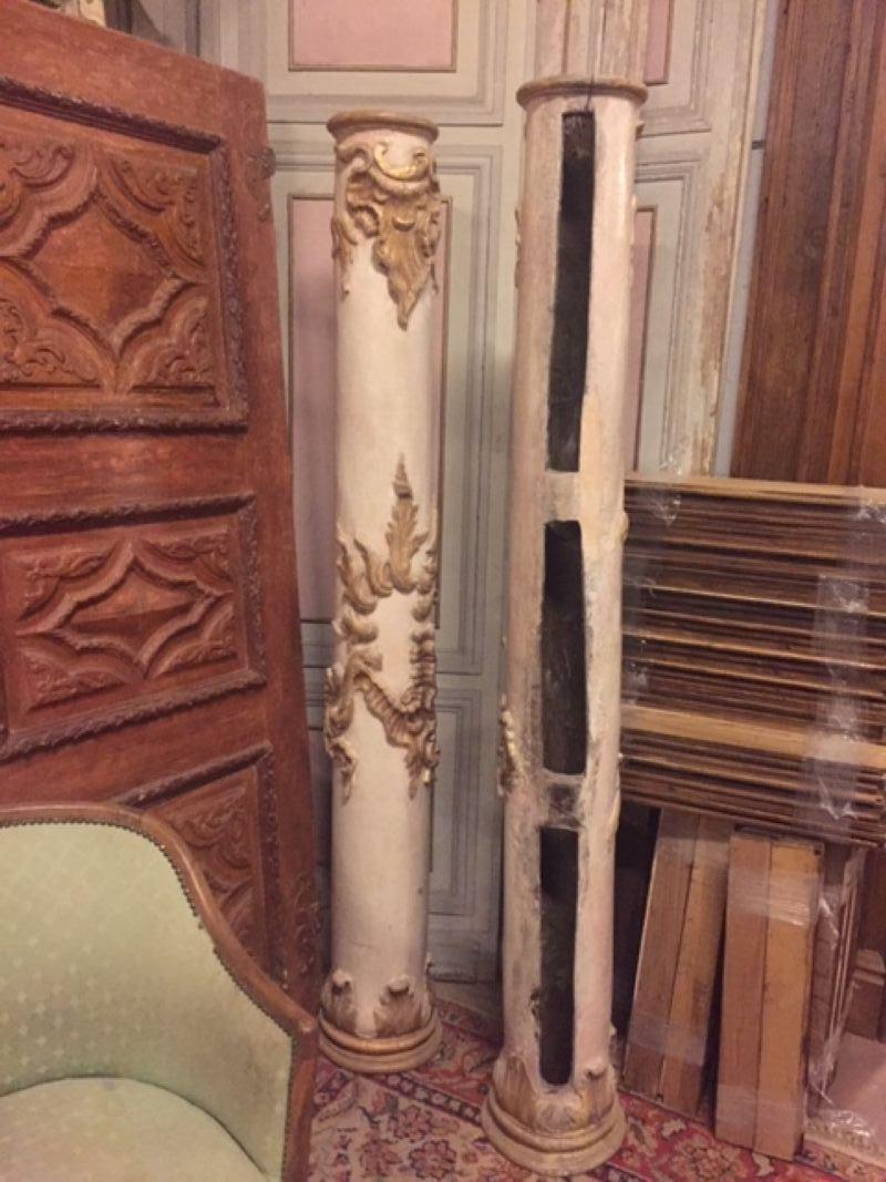 Paar Innensäulen aus geschnitztem, lackiertem und vergoldetem Holz, Italien (Italian) im Angebot