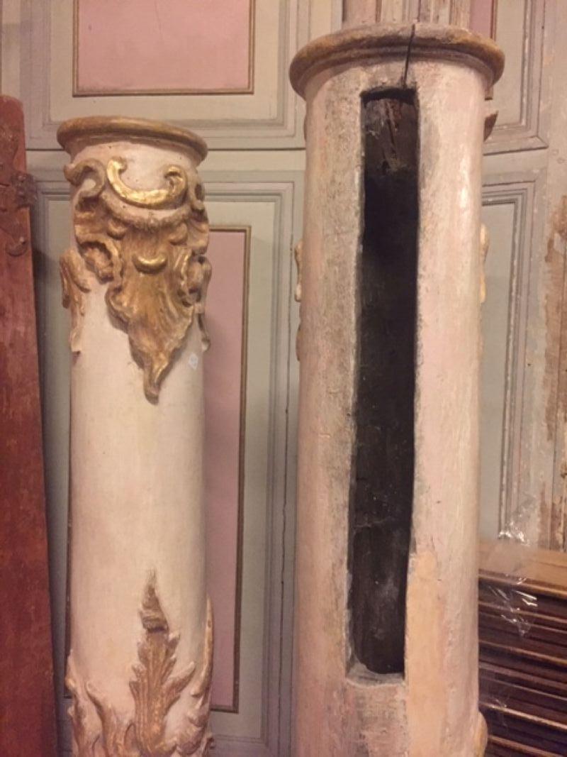 Paar Innensäulen aus geschnitztem, lackiertem und vergoldetem Holz, Italien (Vergoldet) im Angebot
