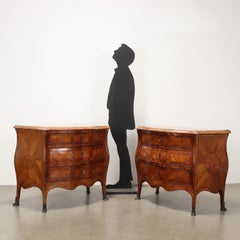 Paire de commodes baroques Naples troisième quart 18ème siècle